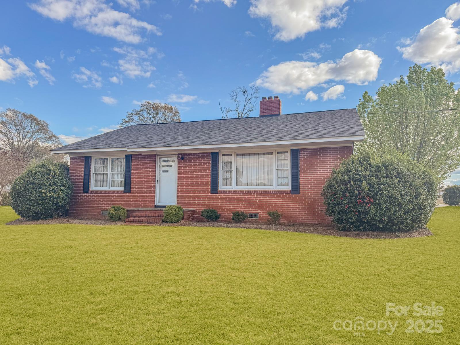 1019 W Sewell Street Property Photo