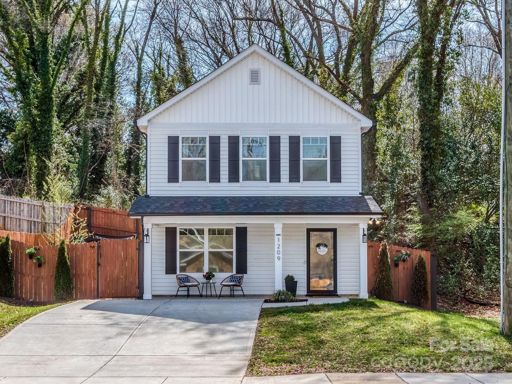 1209 Gaston Avenue Property Photo