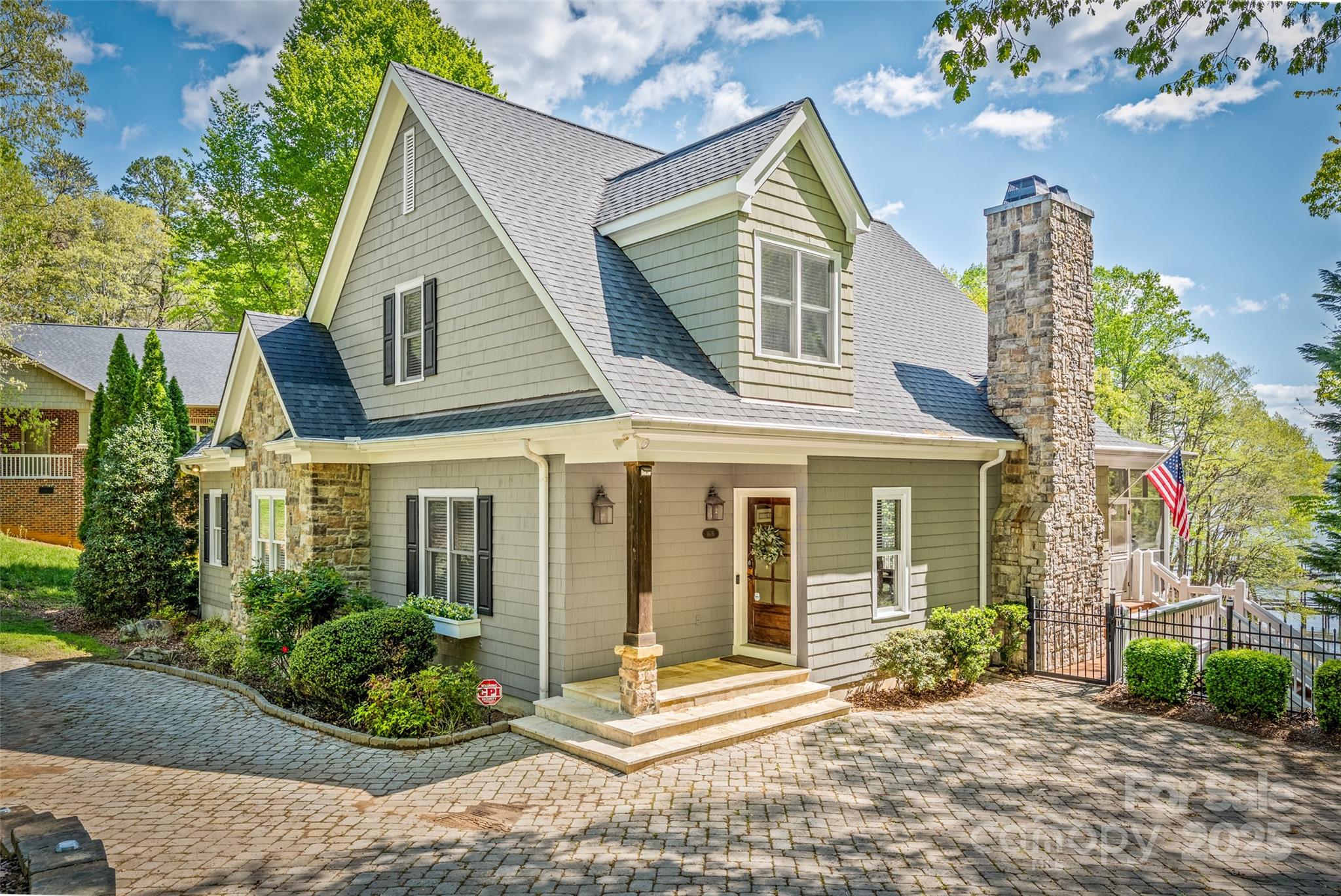 1676 Sherwood Court Property Photo 3