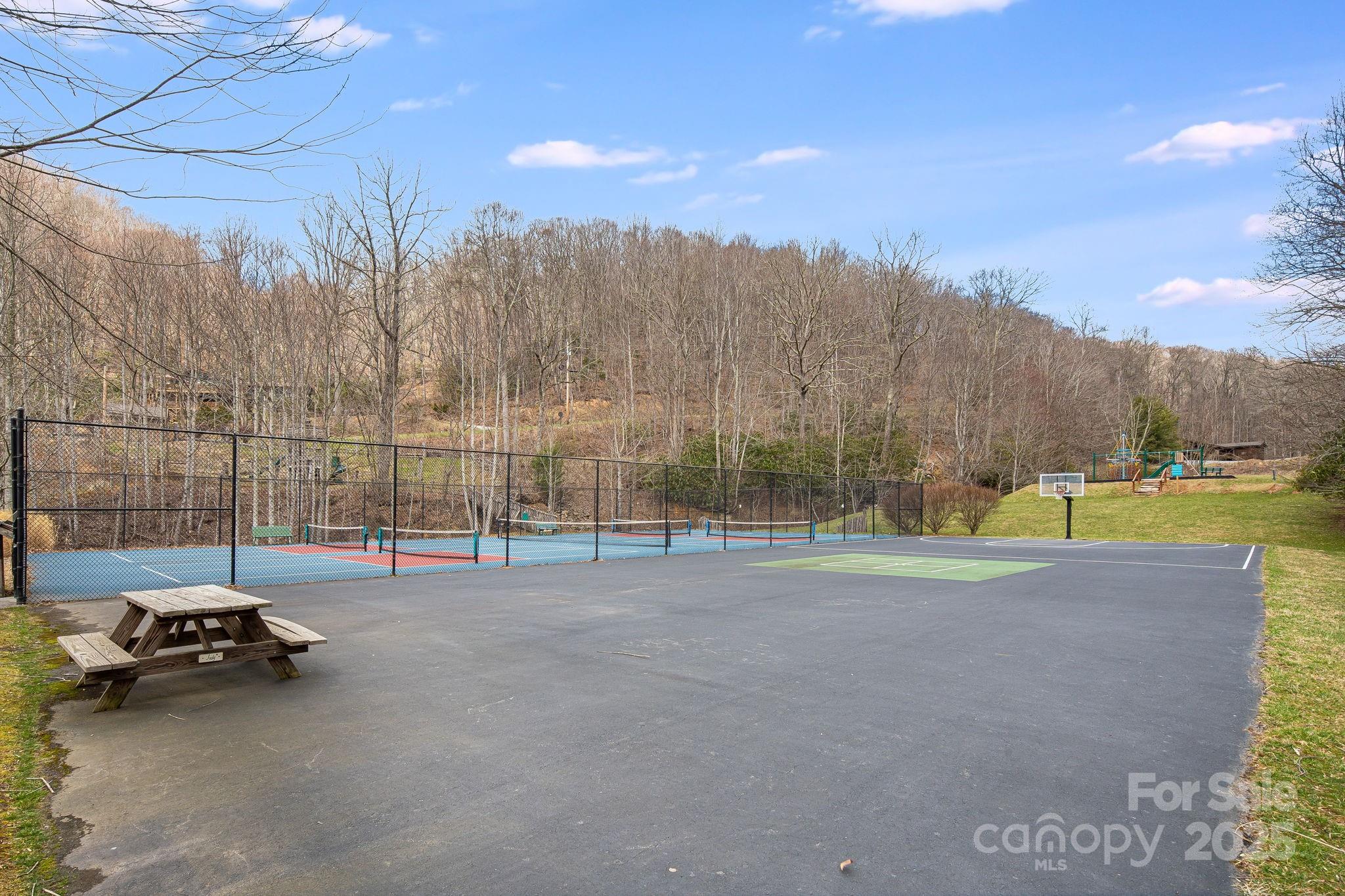 917 & 918 Upper Haw Drive Property Photo 43