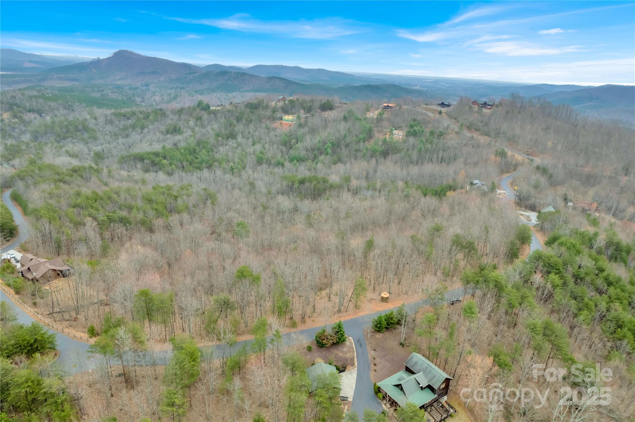 384 Woodgate Drive Property Photo 6