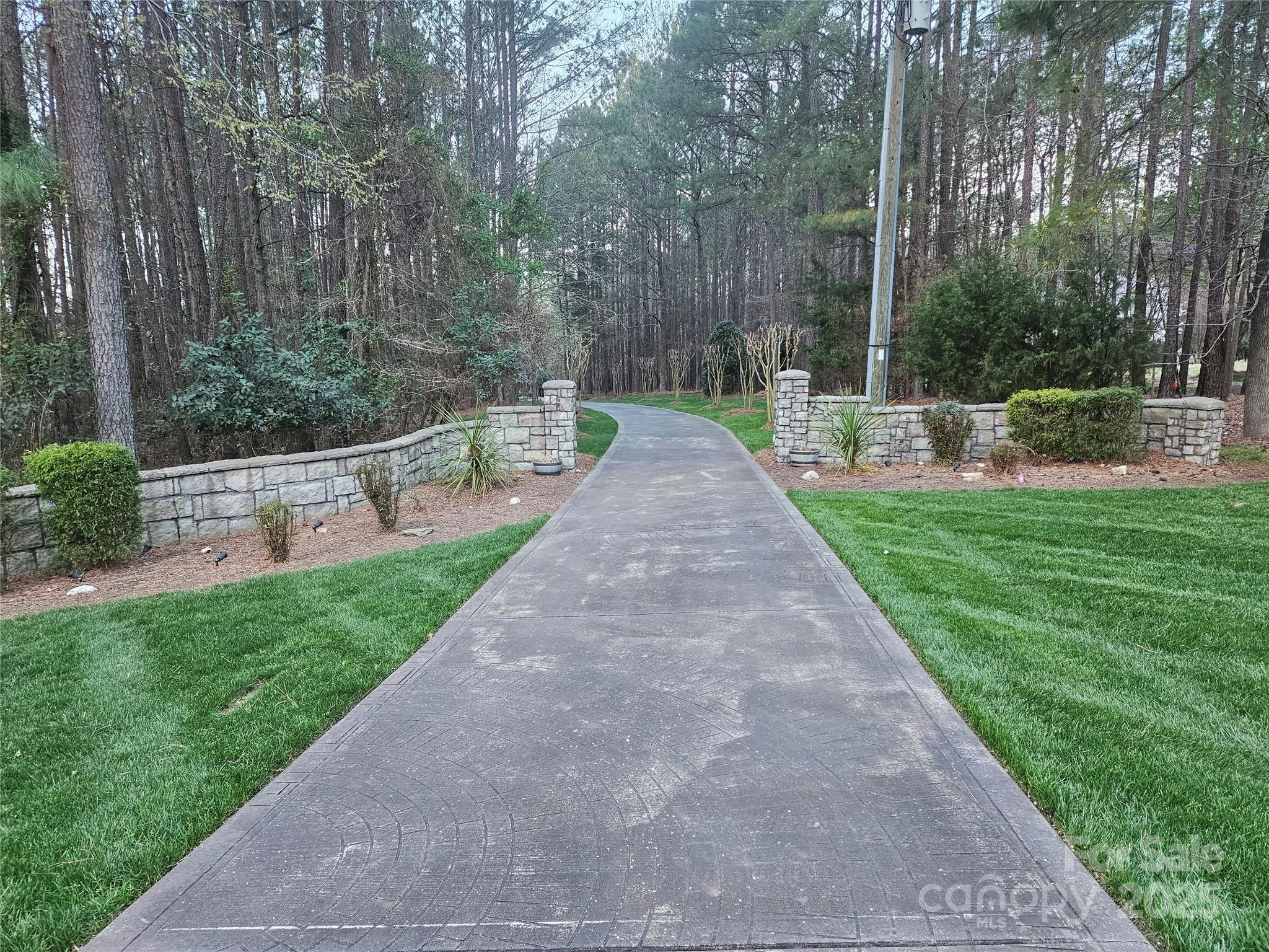 1832 Marthas Vineyard Road Property Photo