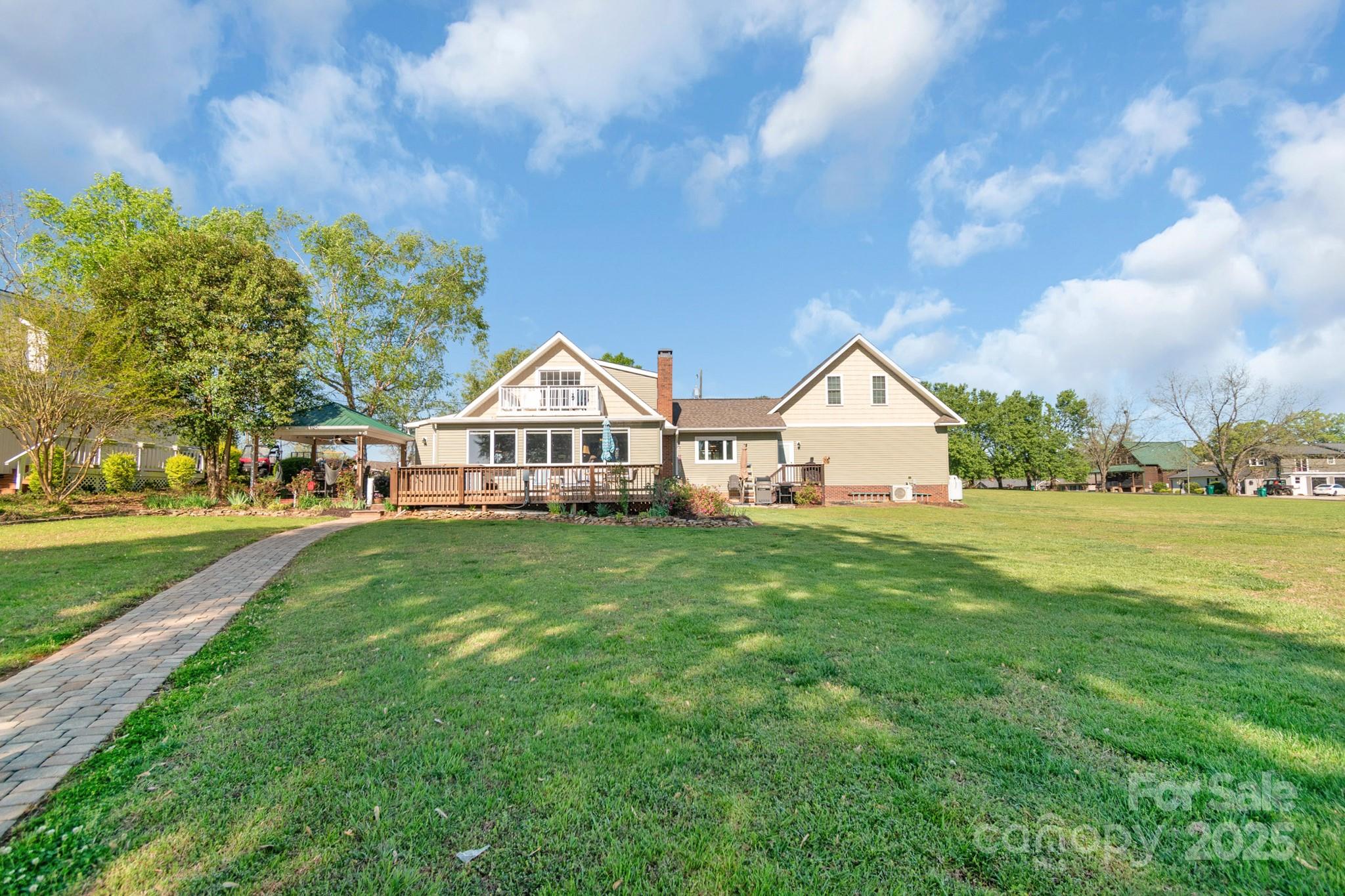 421 Tranquil Bay Circle Property Photo 2