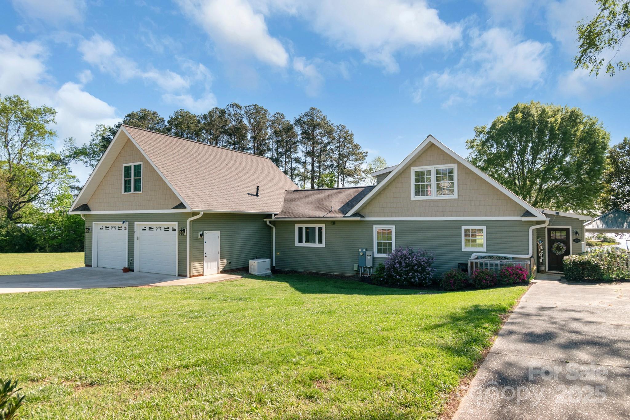421 Tranquil Bay Circle Property Photo 4