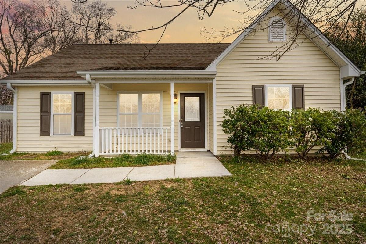 1542 Farningham Lane Property Photo