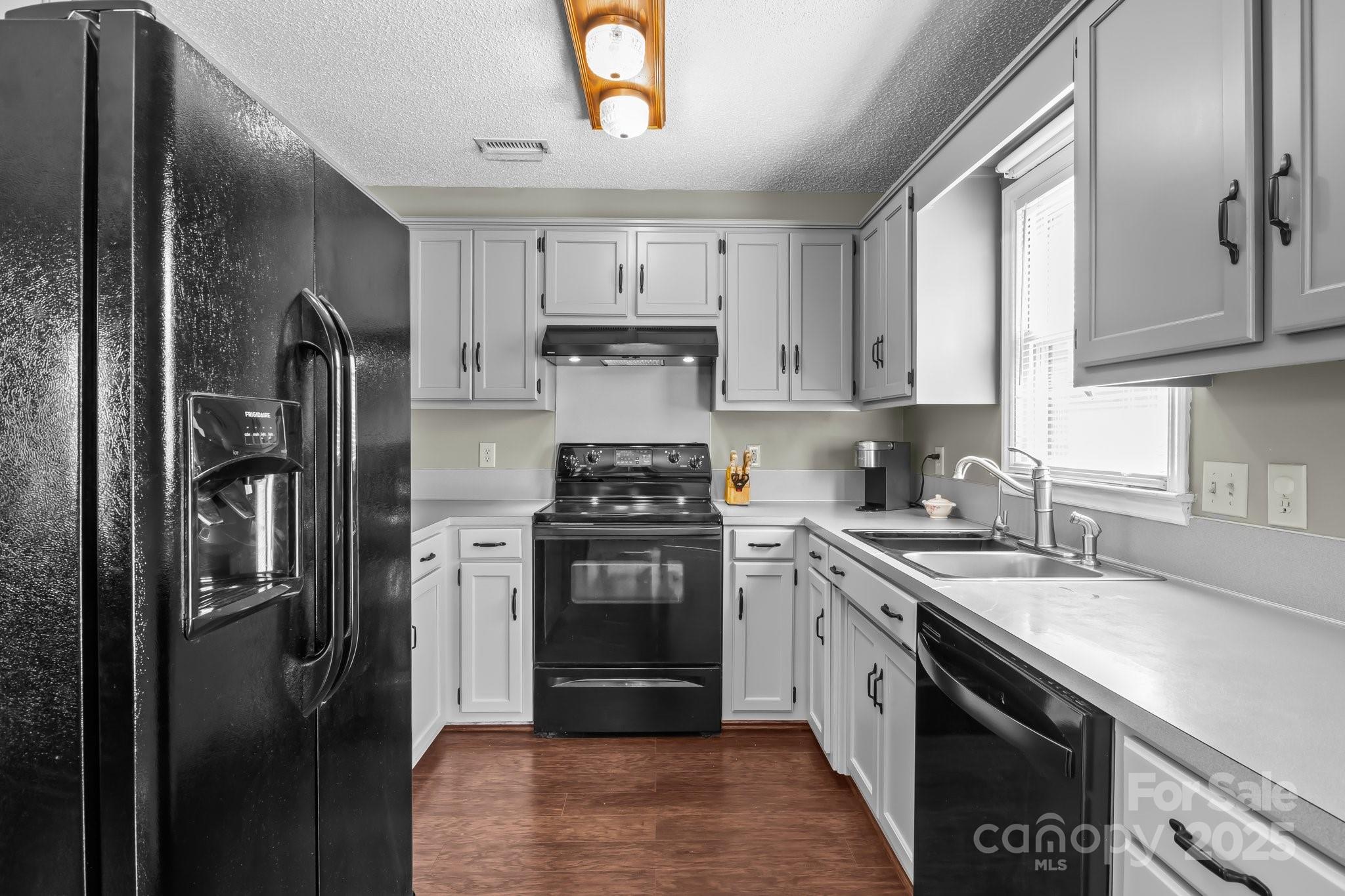 8260 Graham Road Property Photo 11