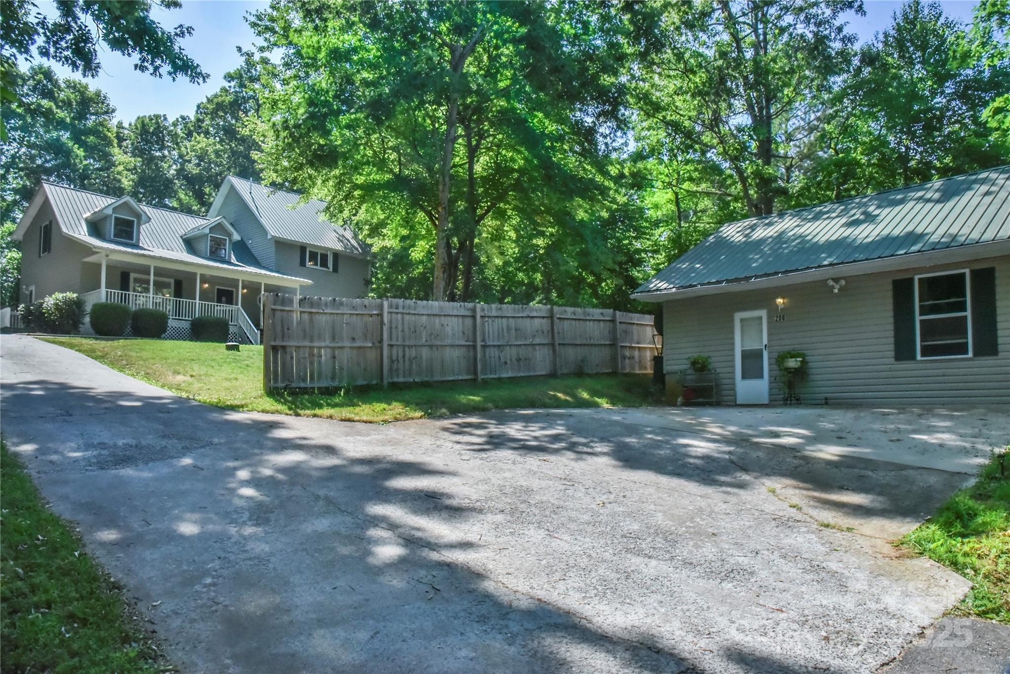 210 Craggy Street Property Photo 2