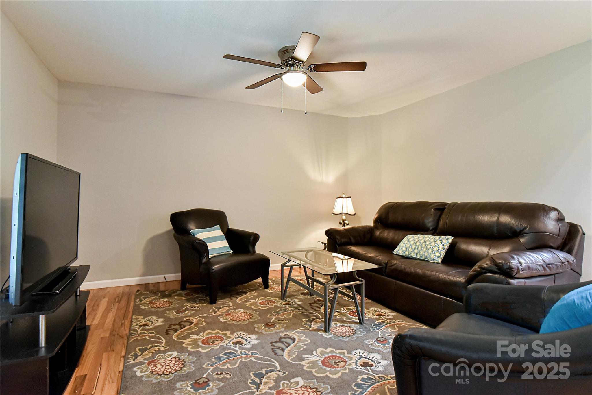 210 Craggy Street Property Photo 6