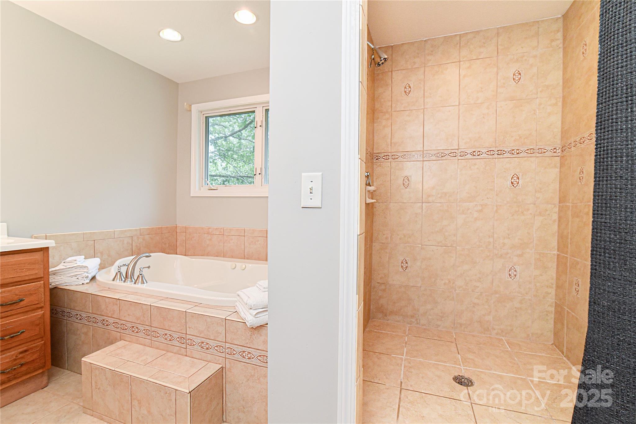 210 Craggy Street Property Photo 11