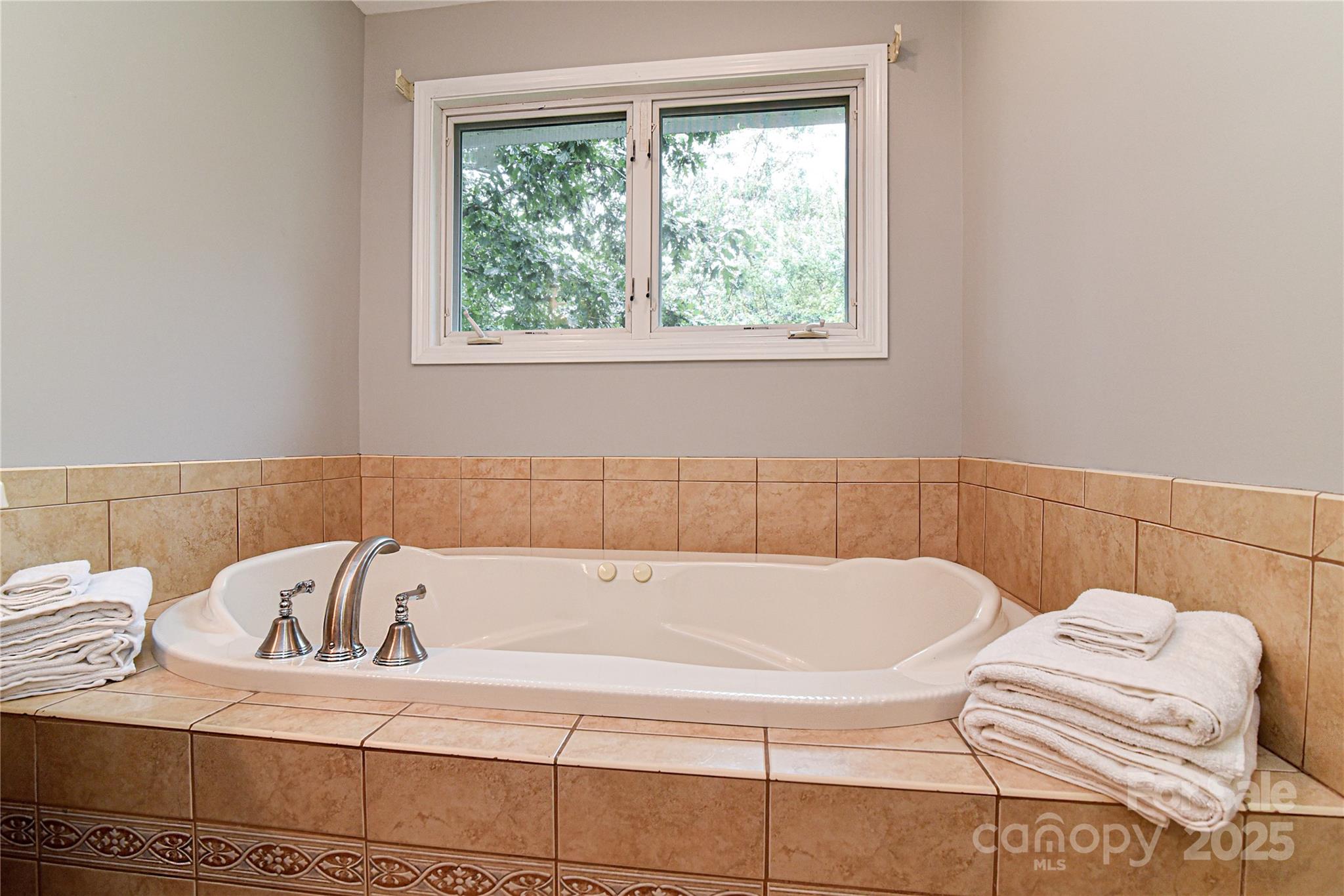 210 Craggy Street Property Photo 12