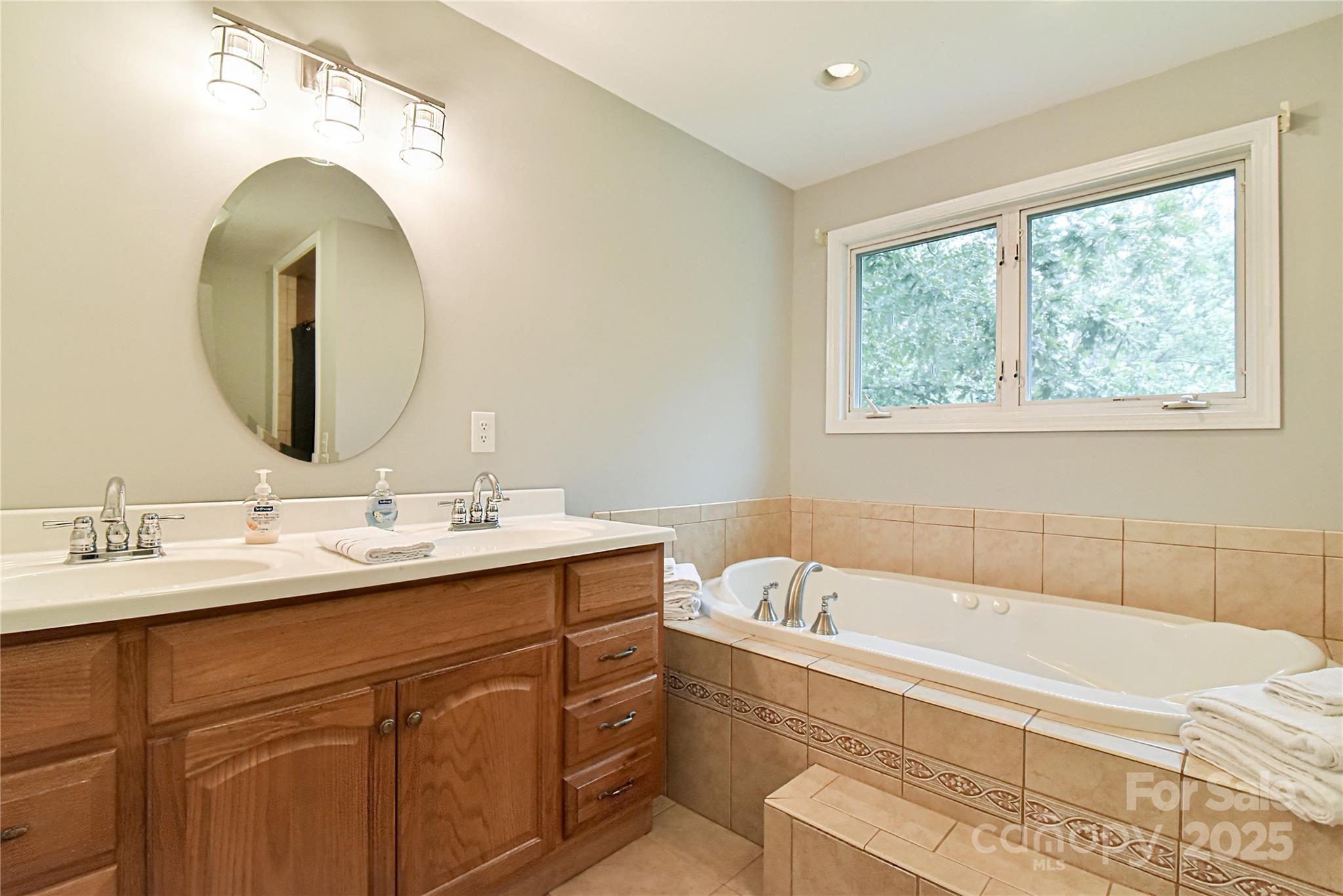 210 Craggy Street Property Photo 13