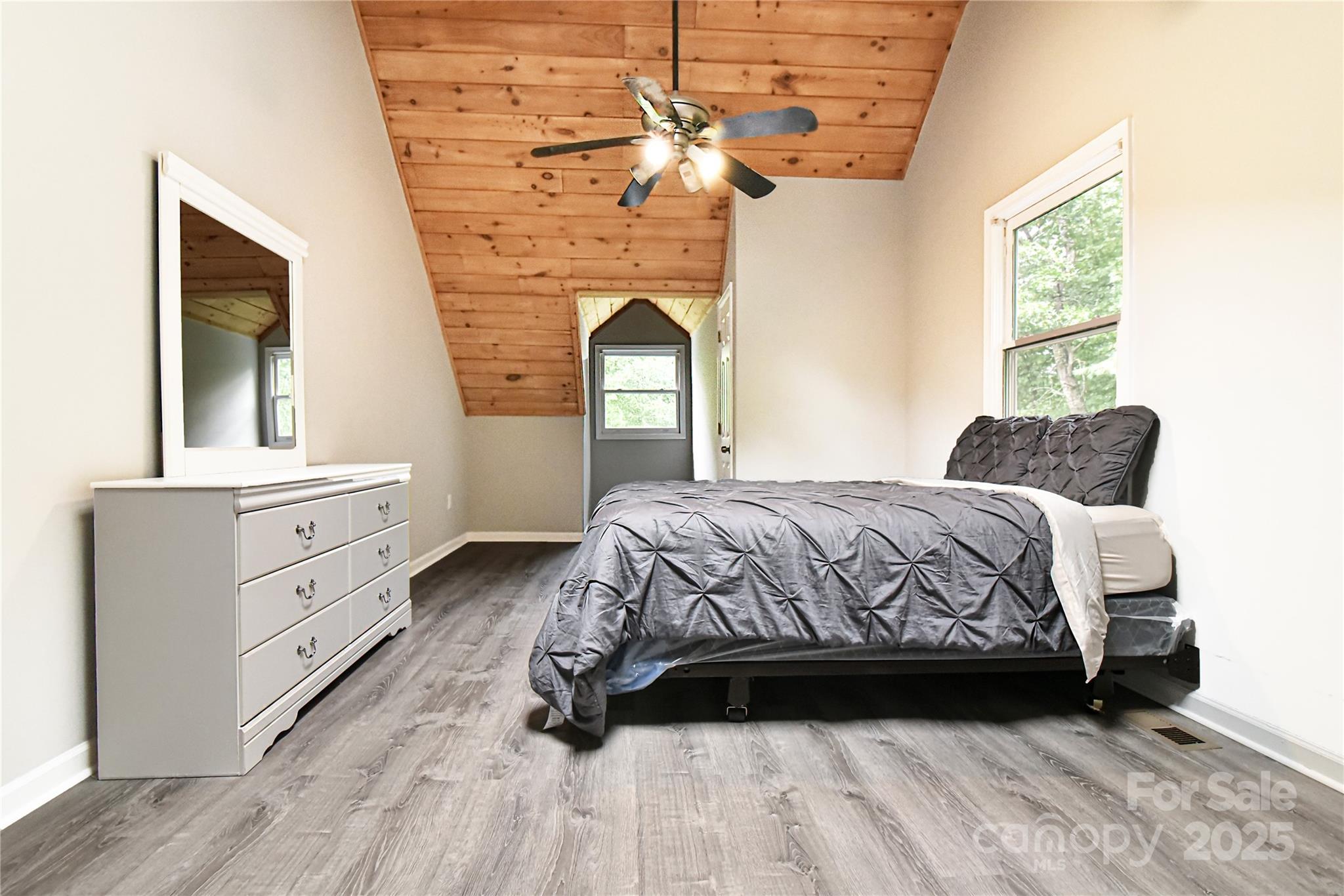 210 Craggy Street Property Photo 15