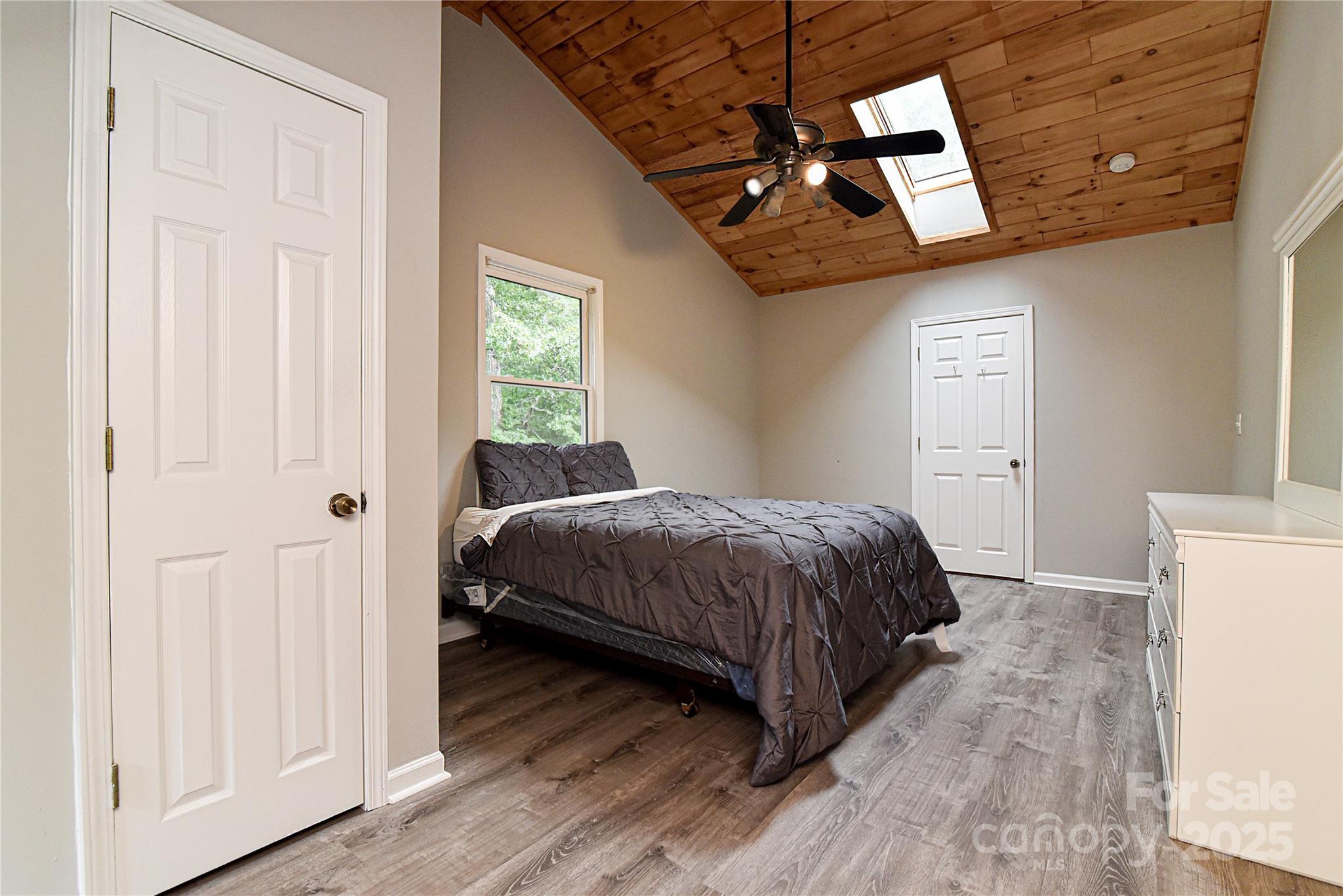 210 Craggy Street Property Photo 16