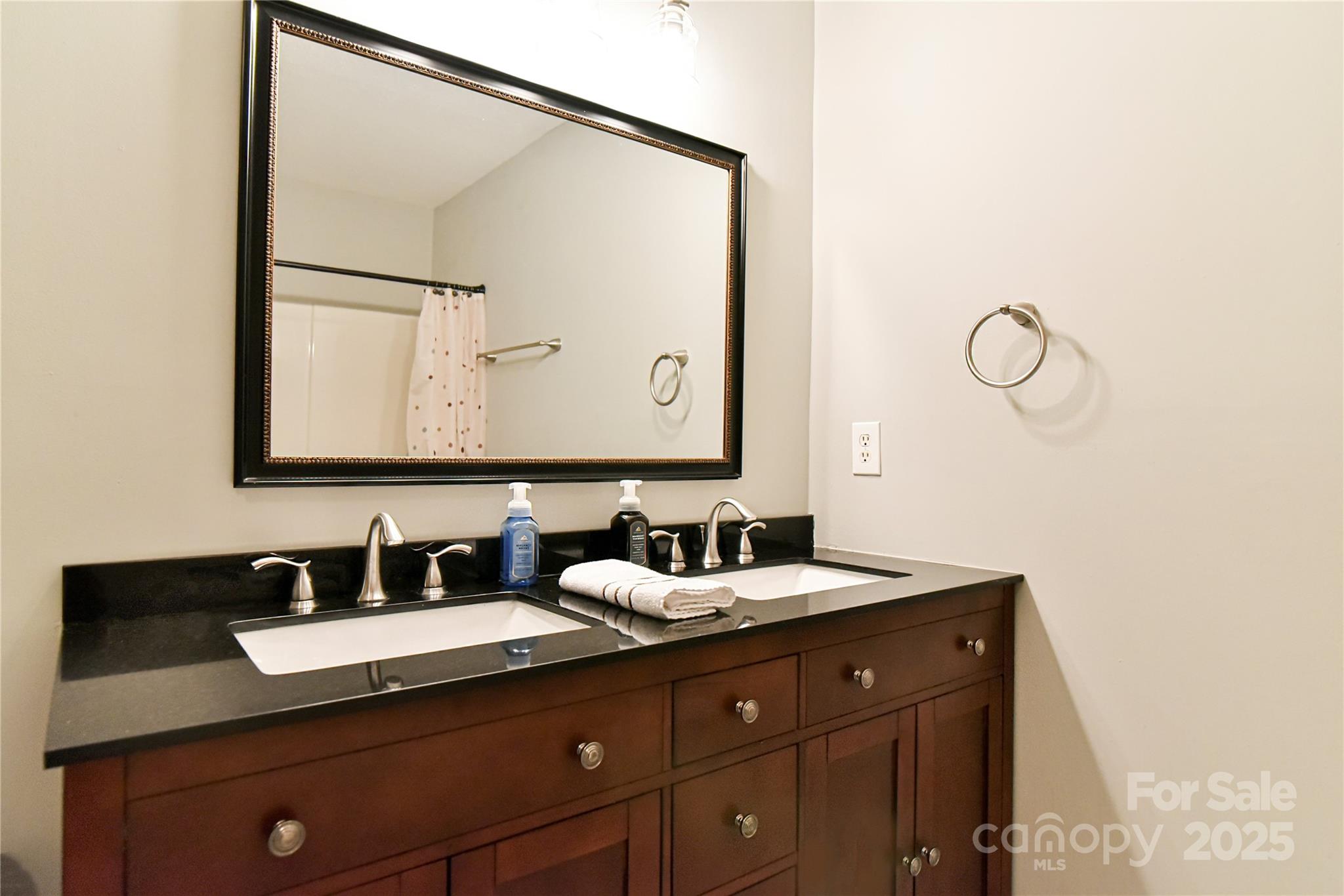 210 Craggy Street Property Photo 20