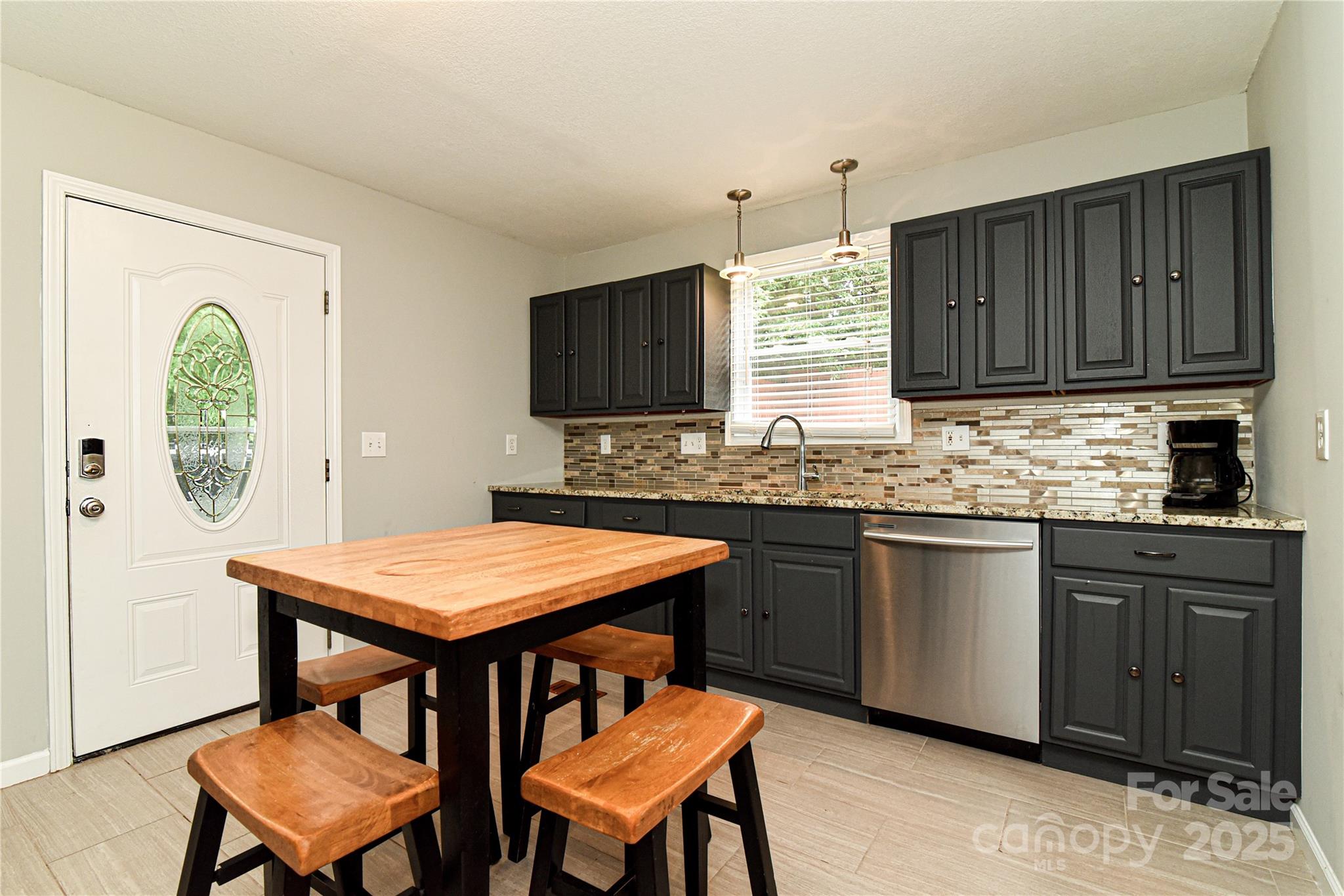 210 Craggy Street Property Photo 23