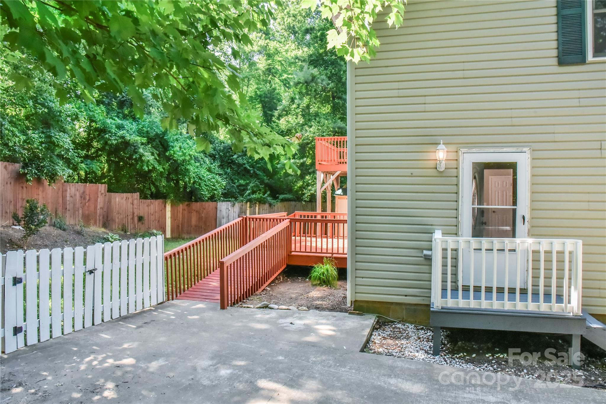 210 Craggy Street Property Photo 31