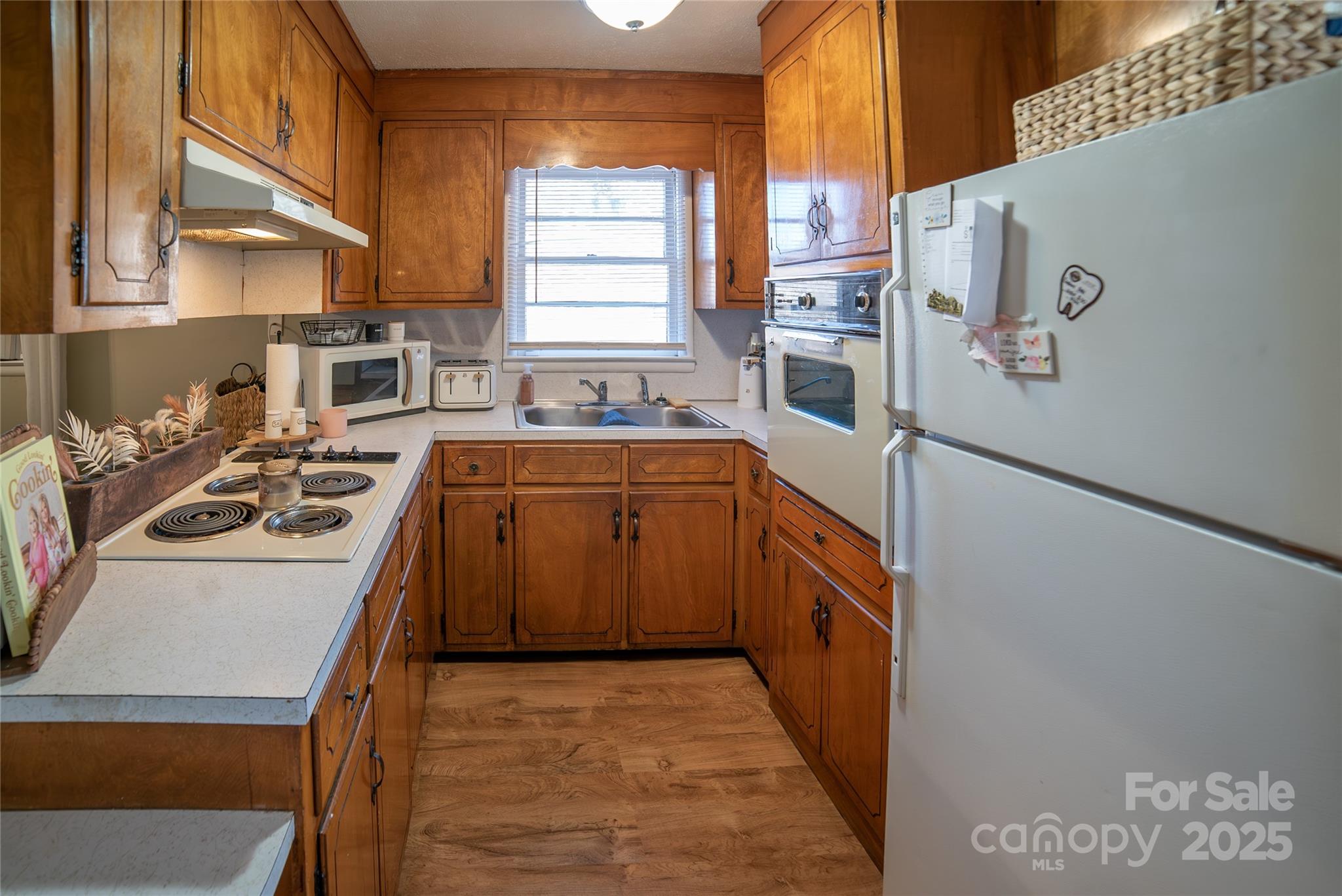 1741/1737 Starcross Road Property Photo 10
