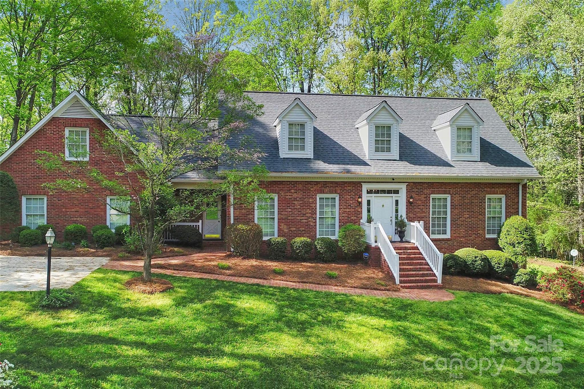 3412 Country Club Drive Property Photo 1