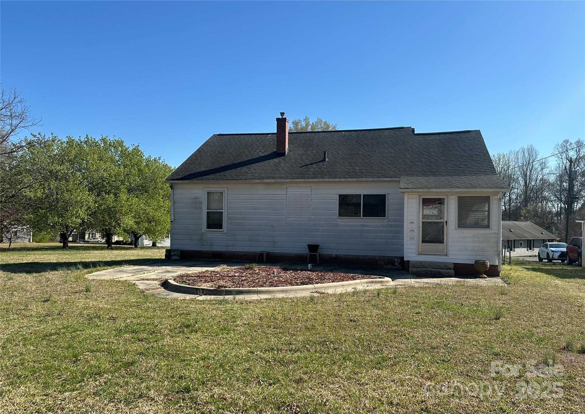 514 W Blume Street Property Photo 4