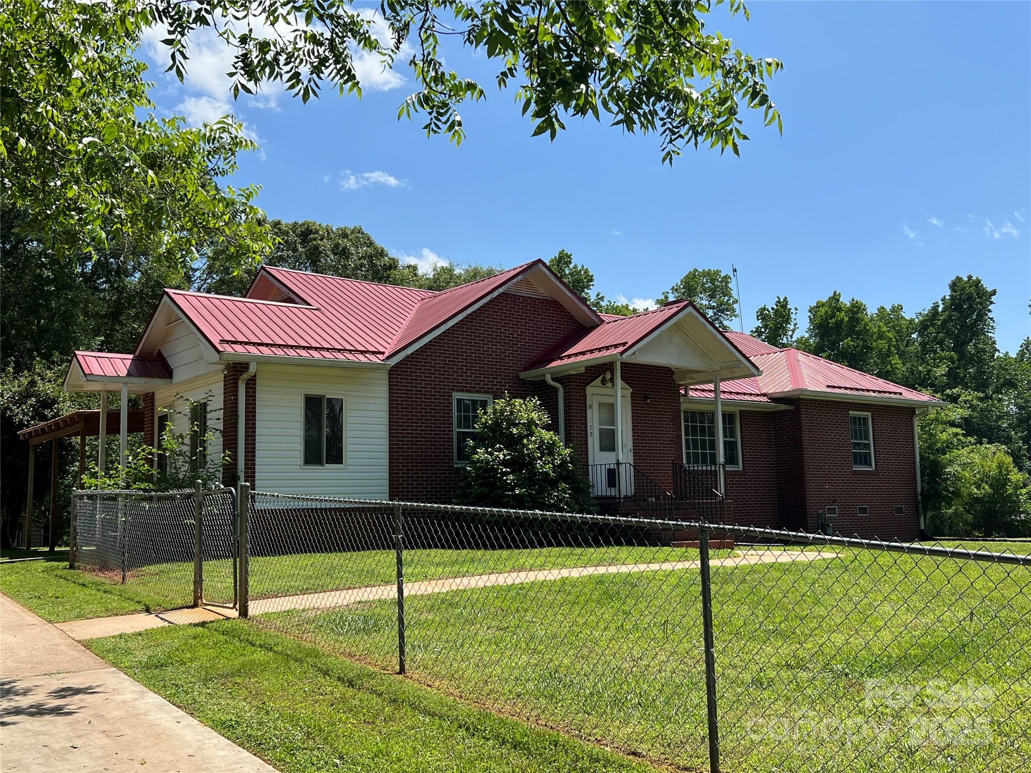 179 Sunnyside Street Property Photo 3