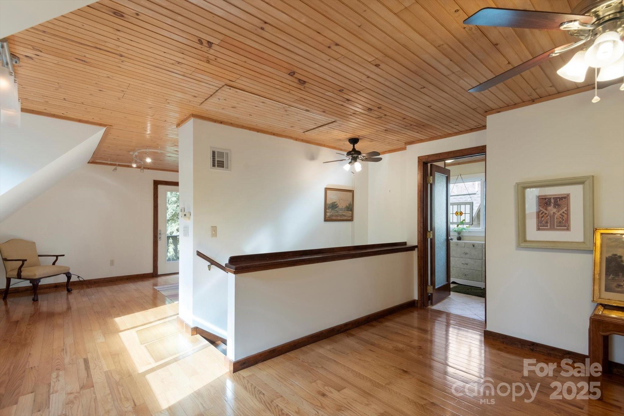 1506 Lynn Road Property Photo 8