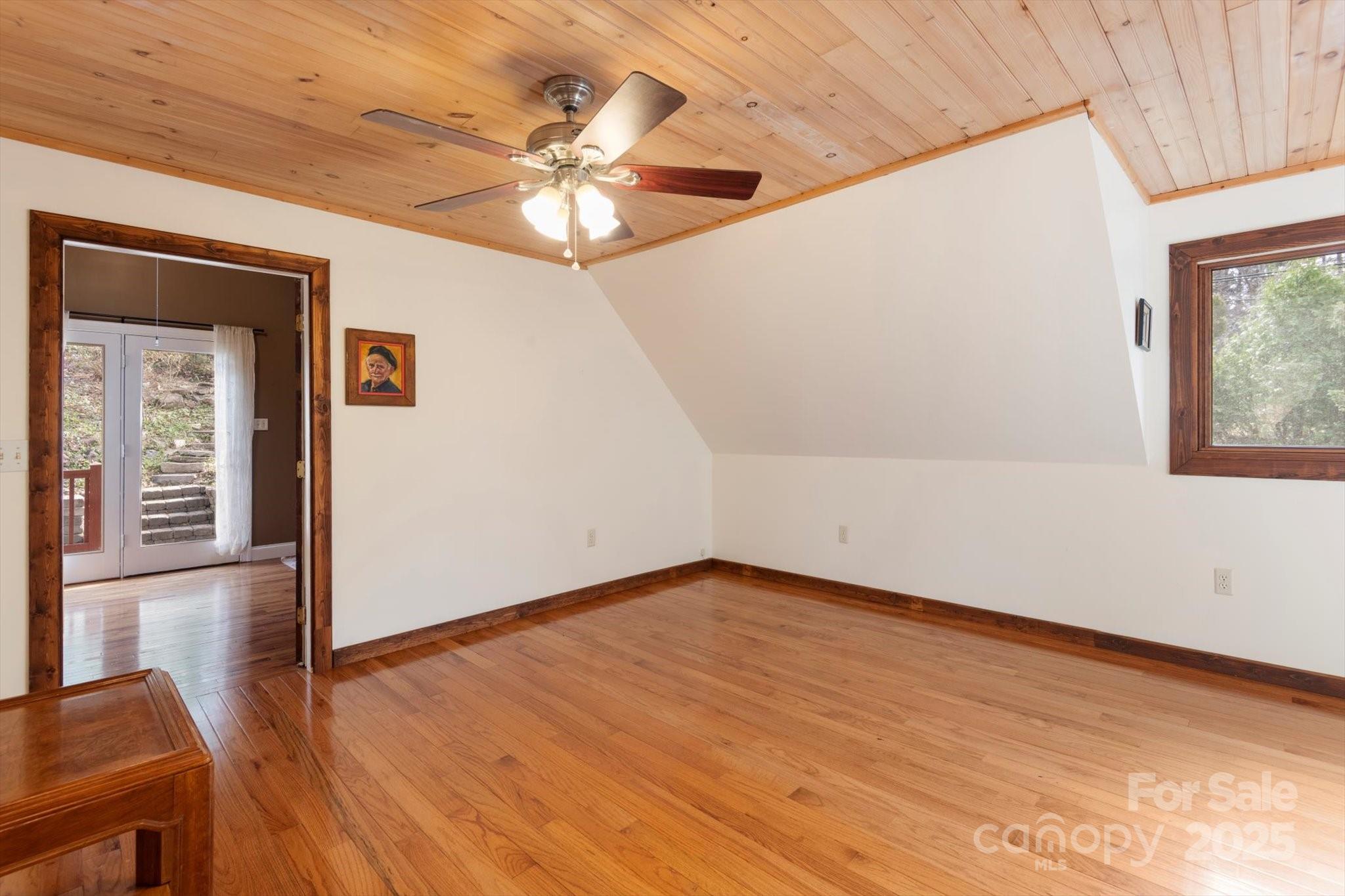 1506 Lynn Road Property Photo 9
