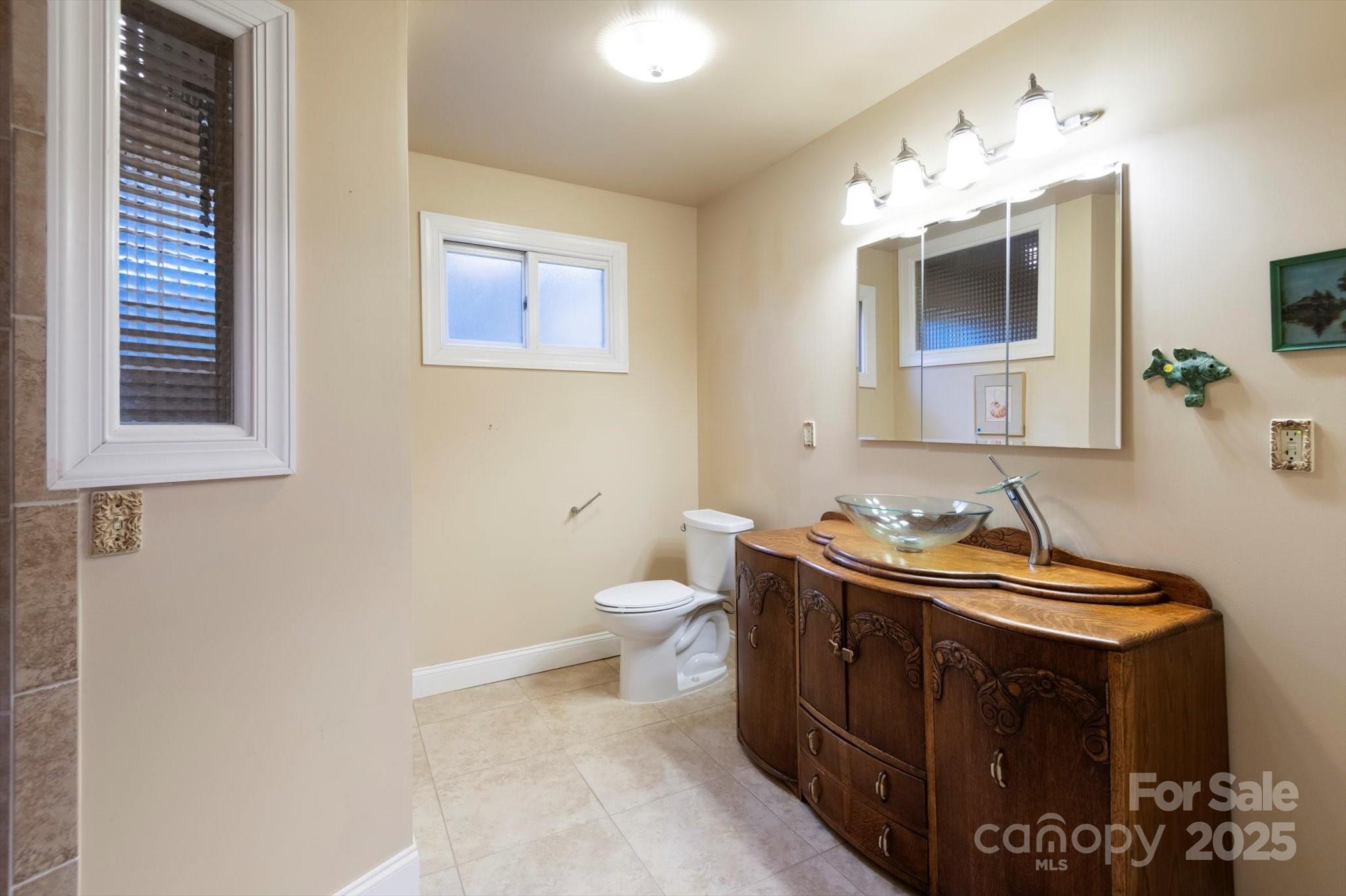 1506 Lynn Road Property Photo 12