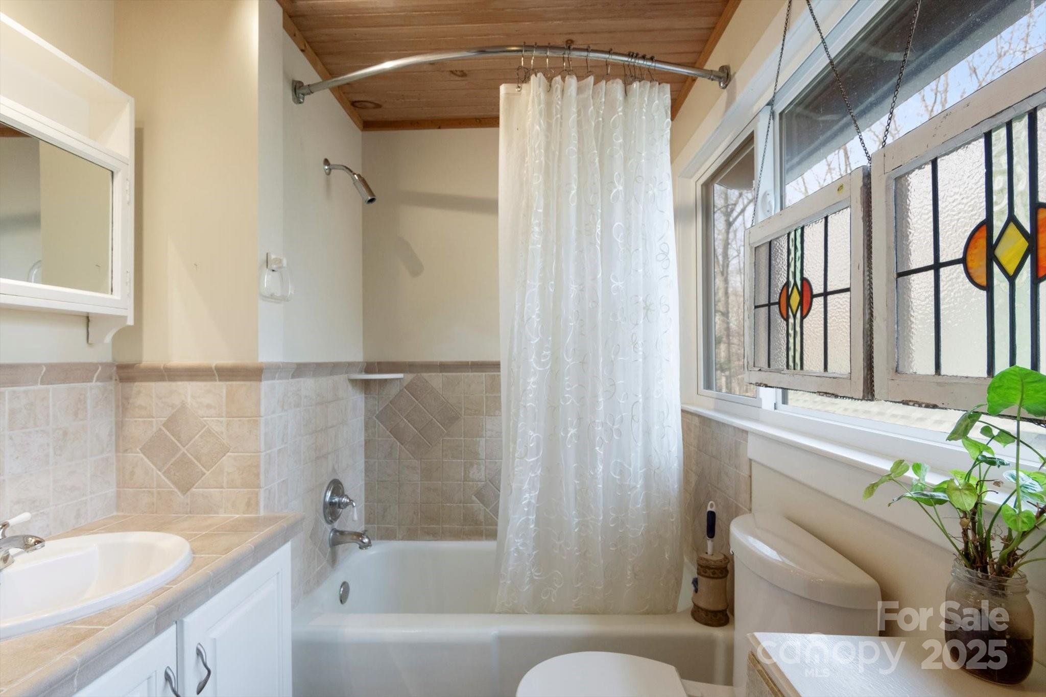 1506 Lynn Road Property Photo 13