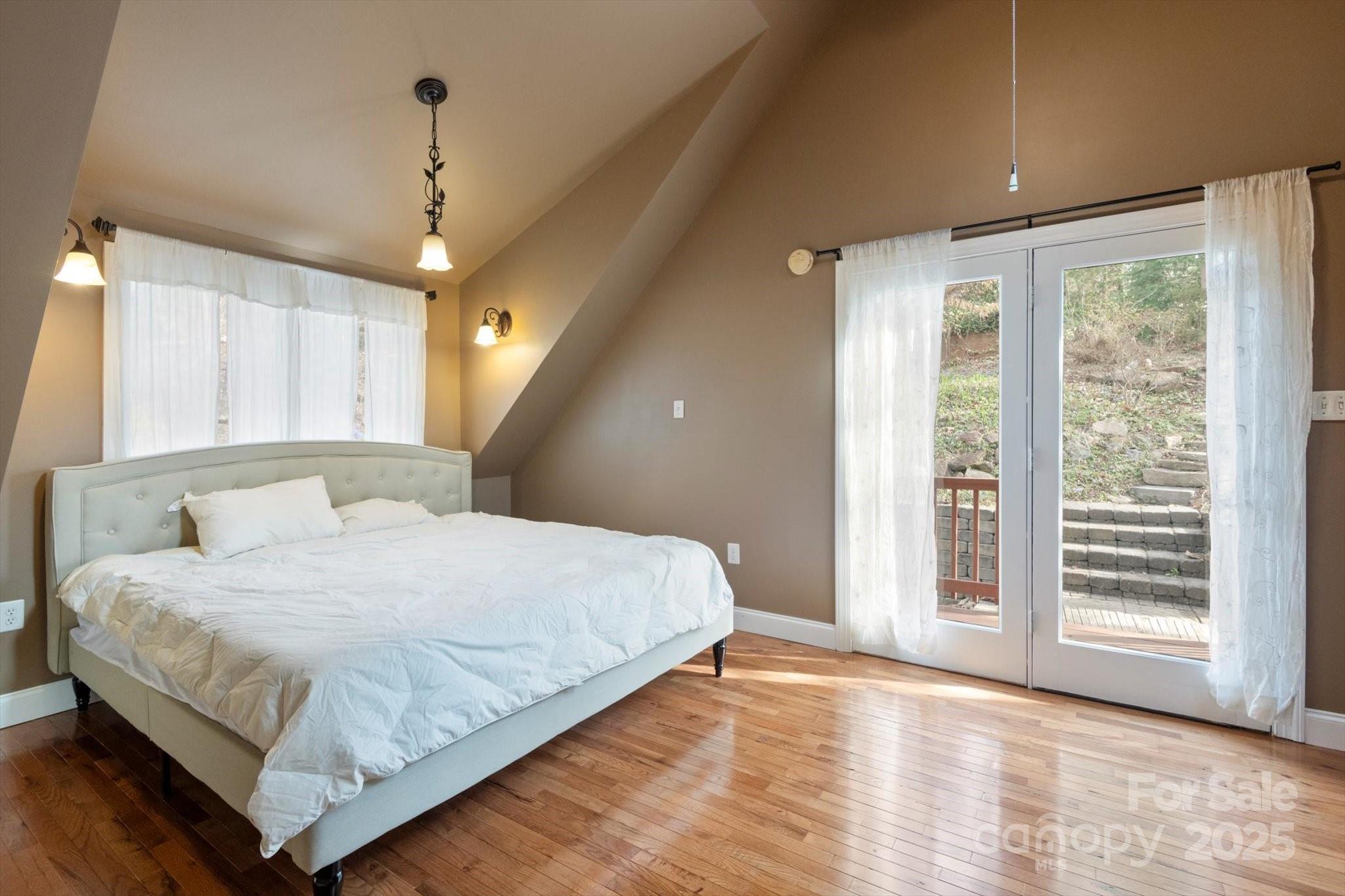 1506 Lynn Road Property Photo 14