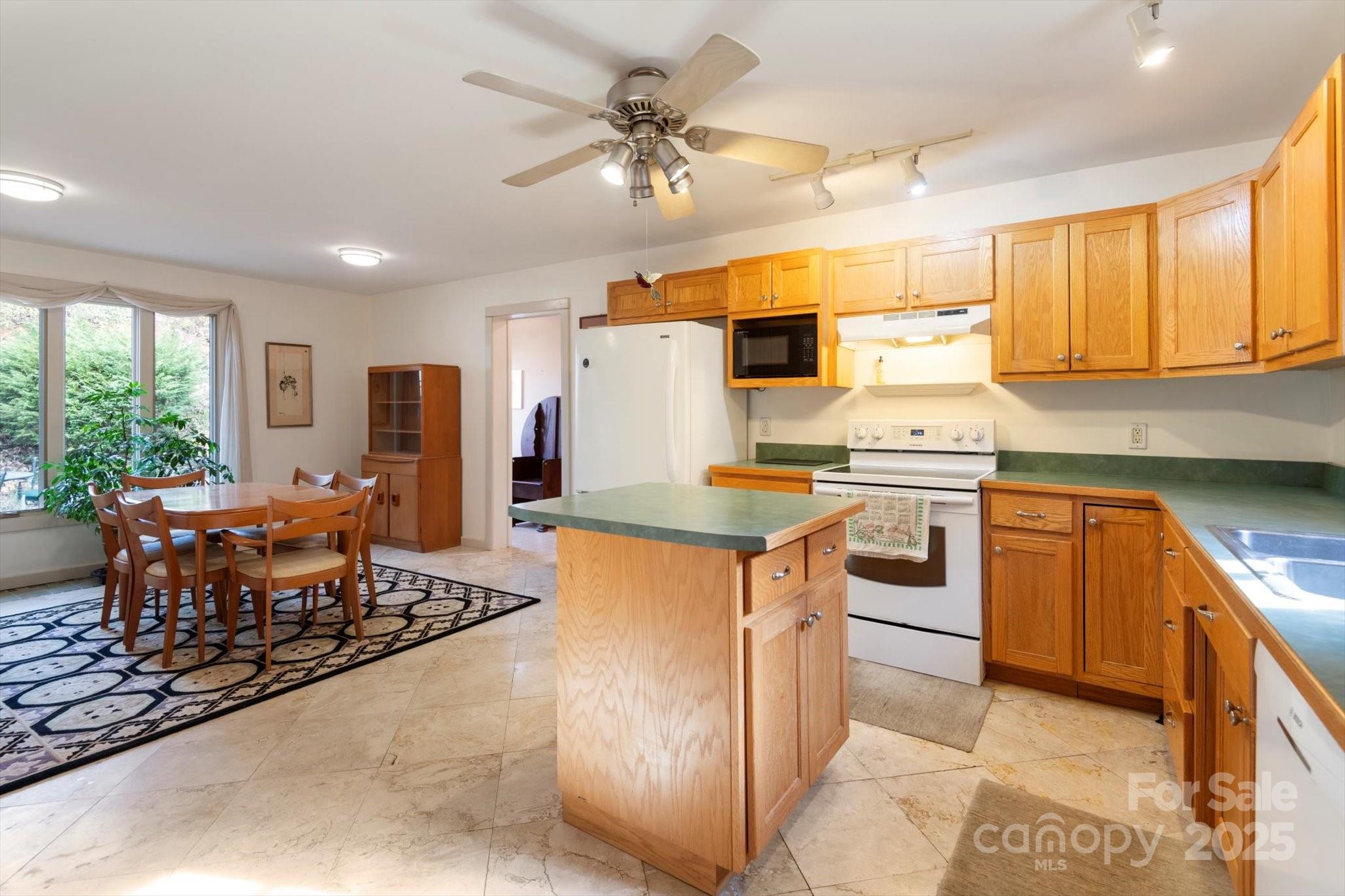 1506 Lynn Road Property Photo 15
