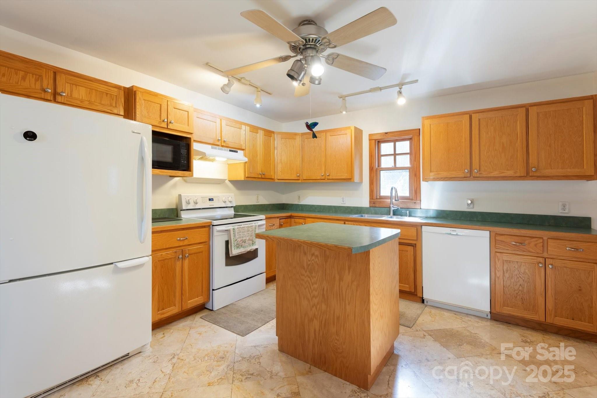 1506 Lynn Road Property Photo 16