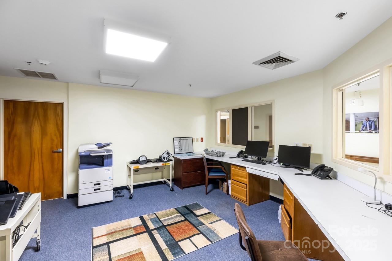 1007 Howard Street Property Photo 15