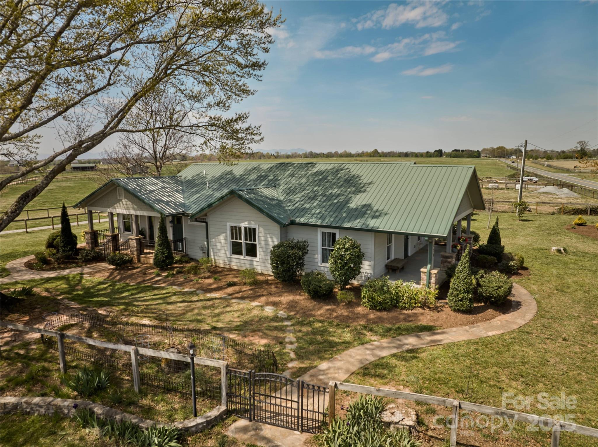 570 Lambs Grill Road Property Photo 2