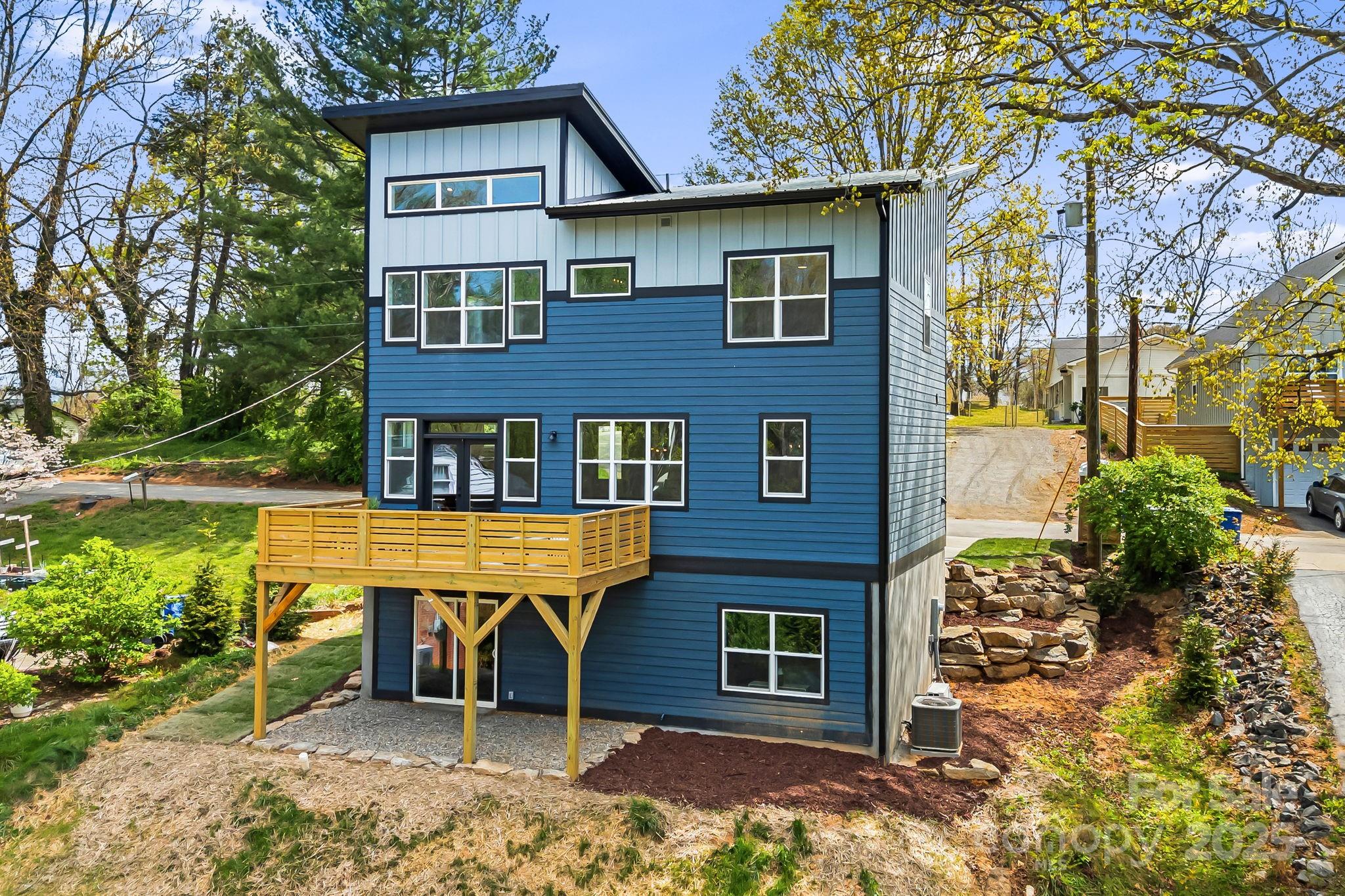 37 Crestview Street Property Photo