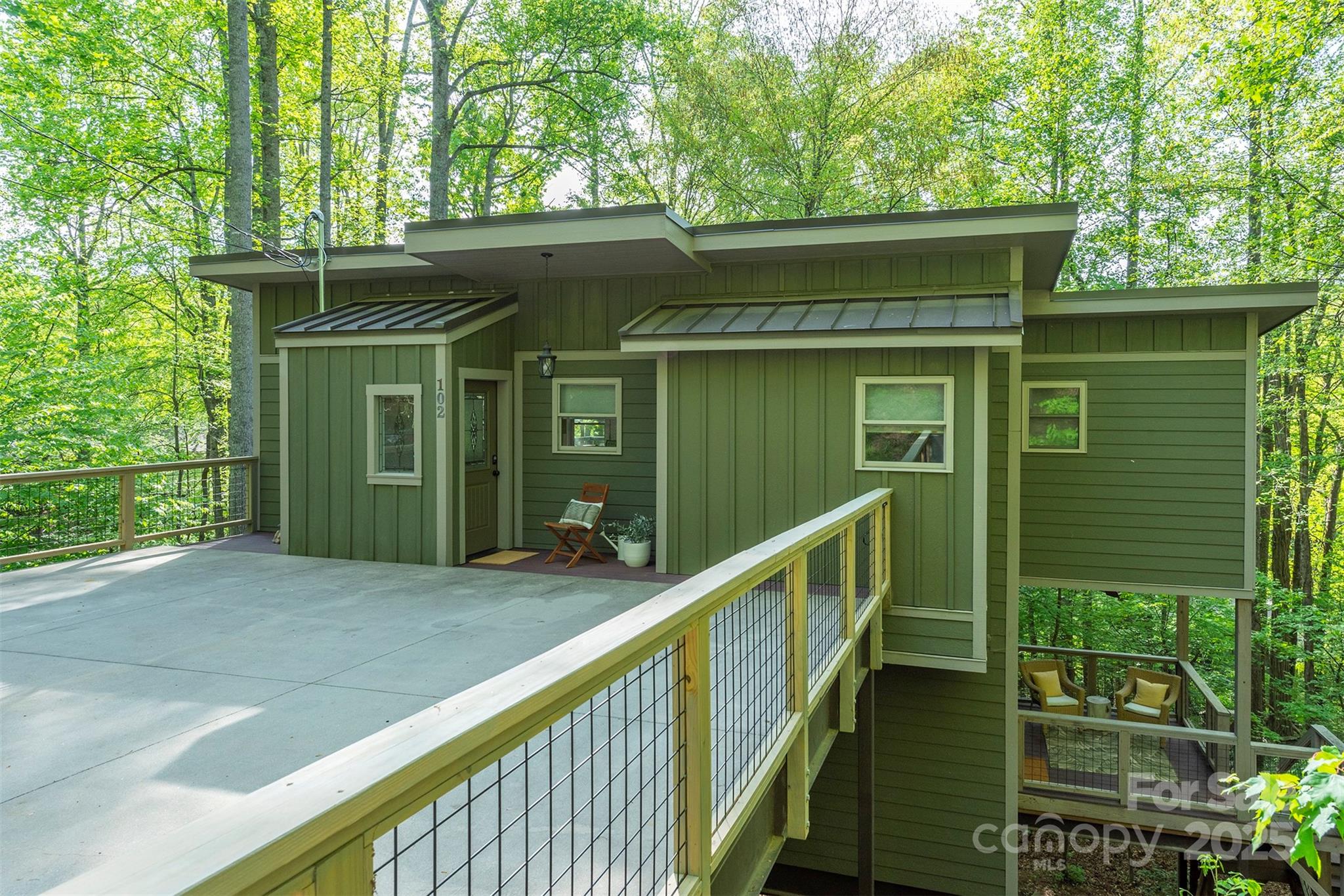 102 Kanawha Drive Property Photo