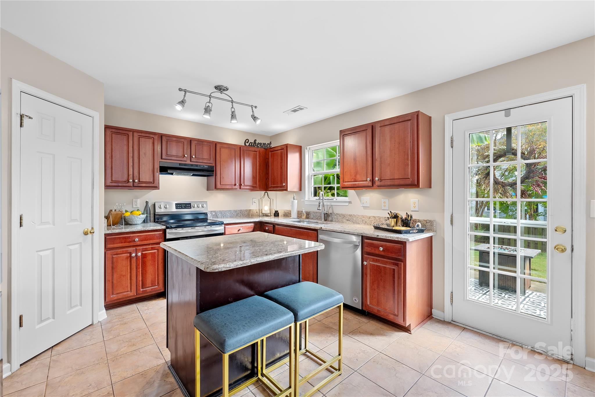 112 Saye Place Property Photo 13