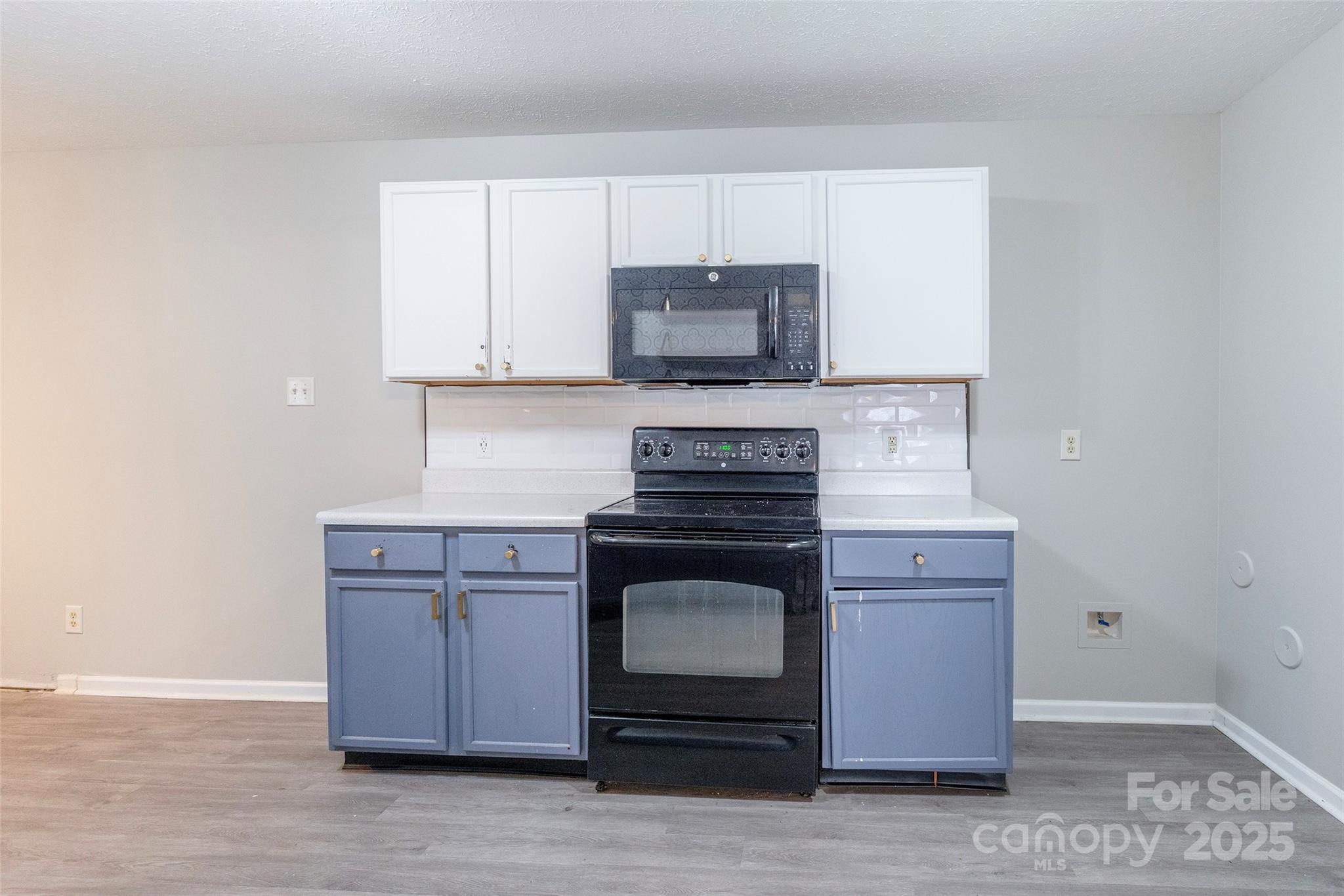 8800 Old Potters Road Property Photo 12