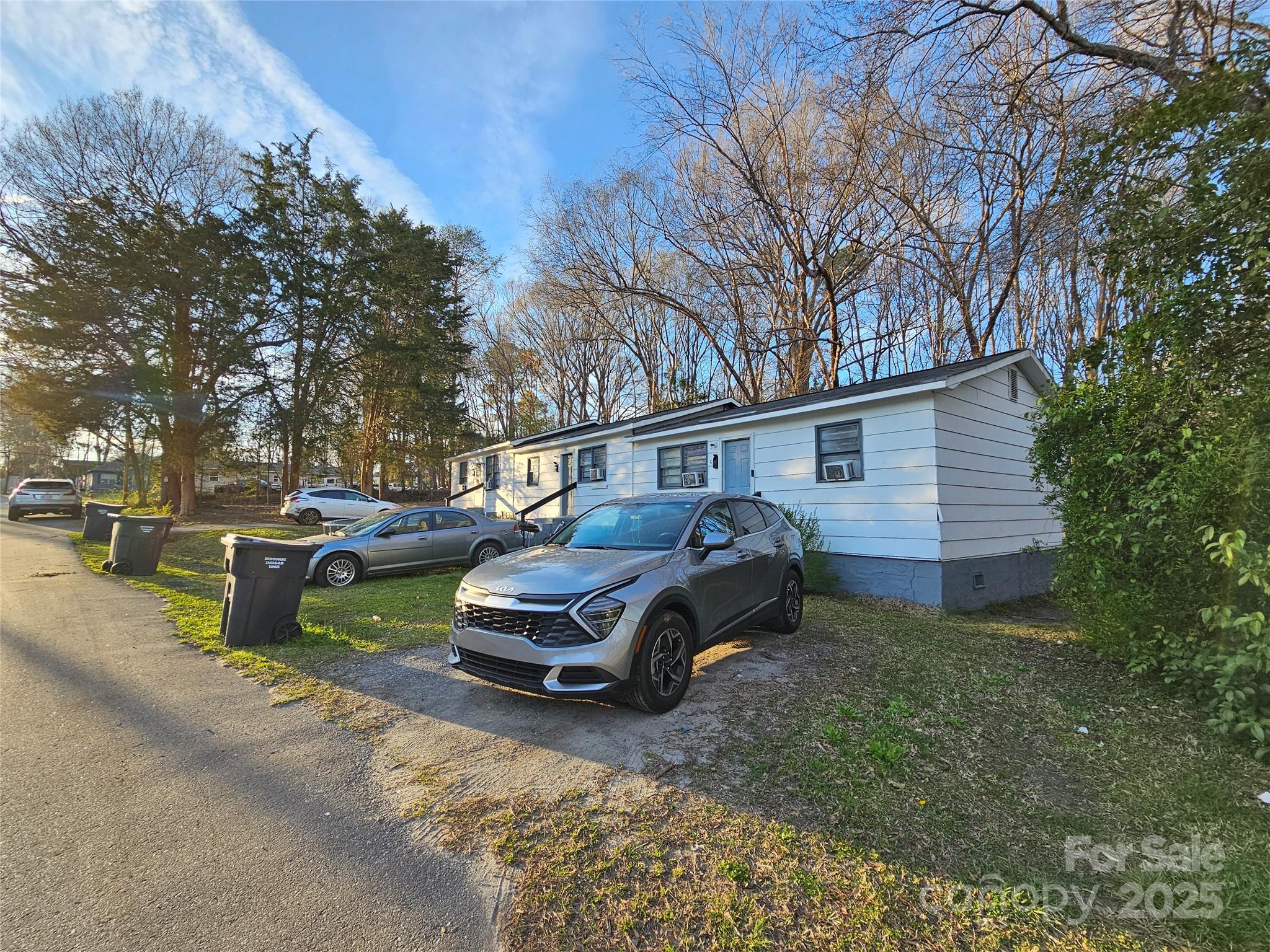 508 E Carpenter Street Property Photo 2