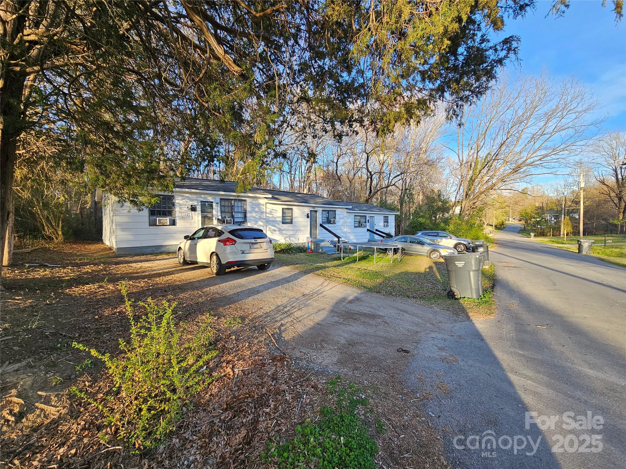 508 E Carpenter Street Property Photo 3