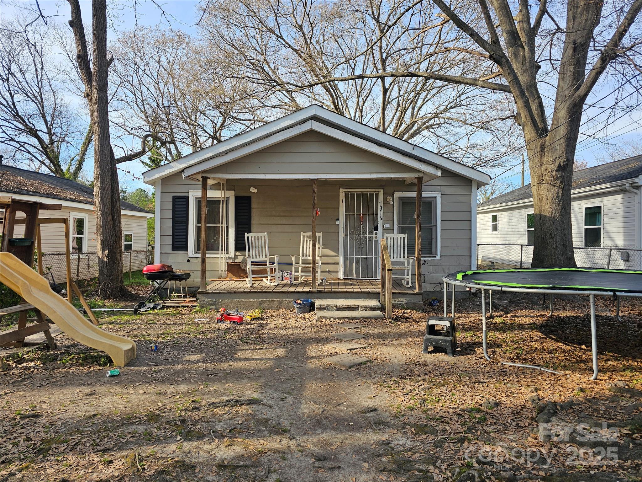 508 E Carpenter Street Property Photo 8