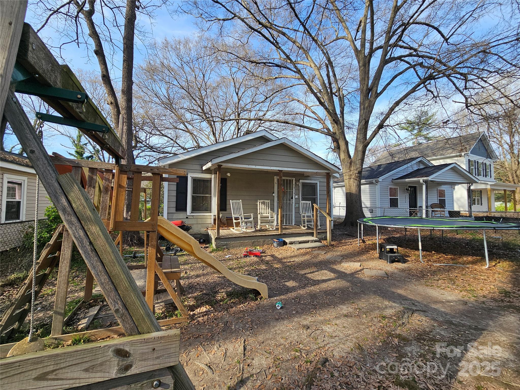 508 E Carpenter Street Property Photo 9