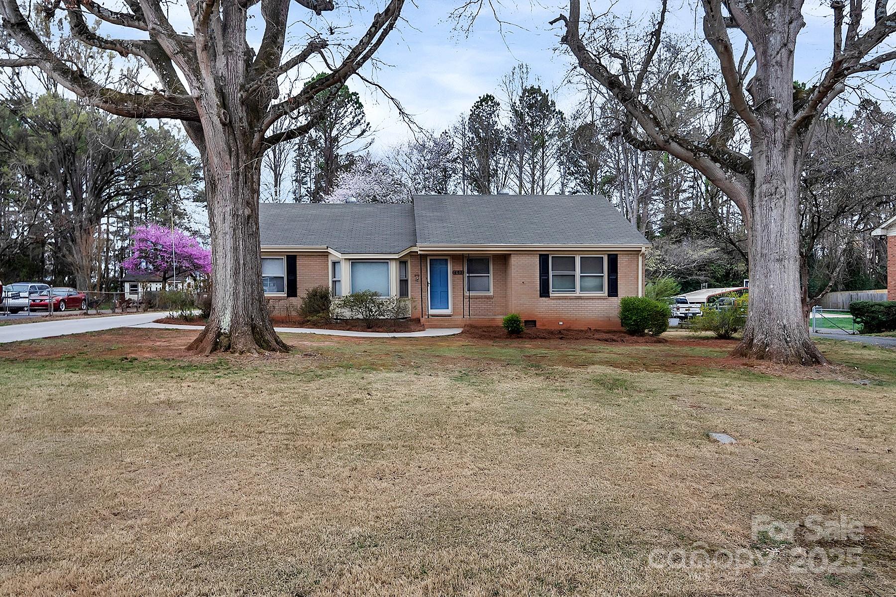 403 Hillcrest Drive Property Photo 1