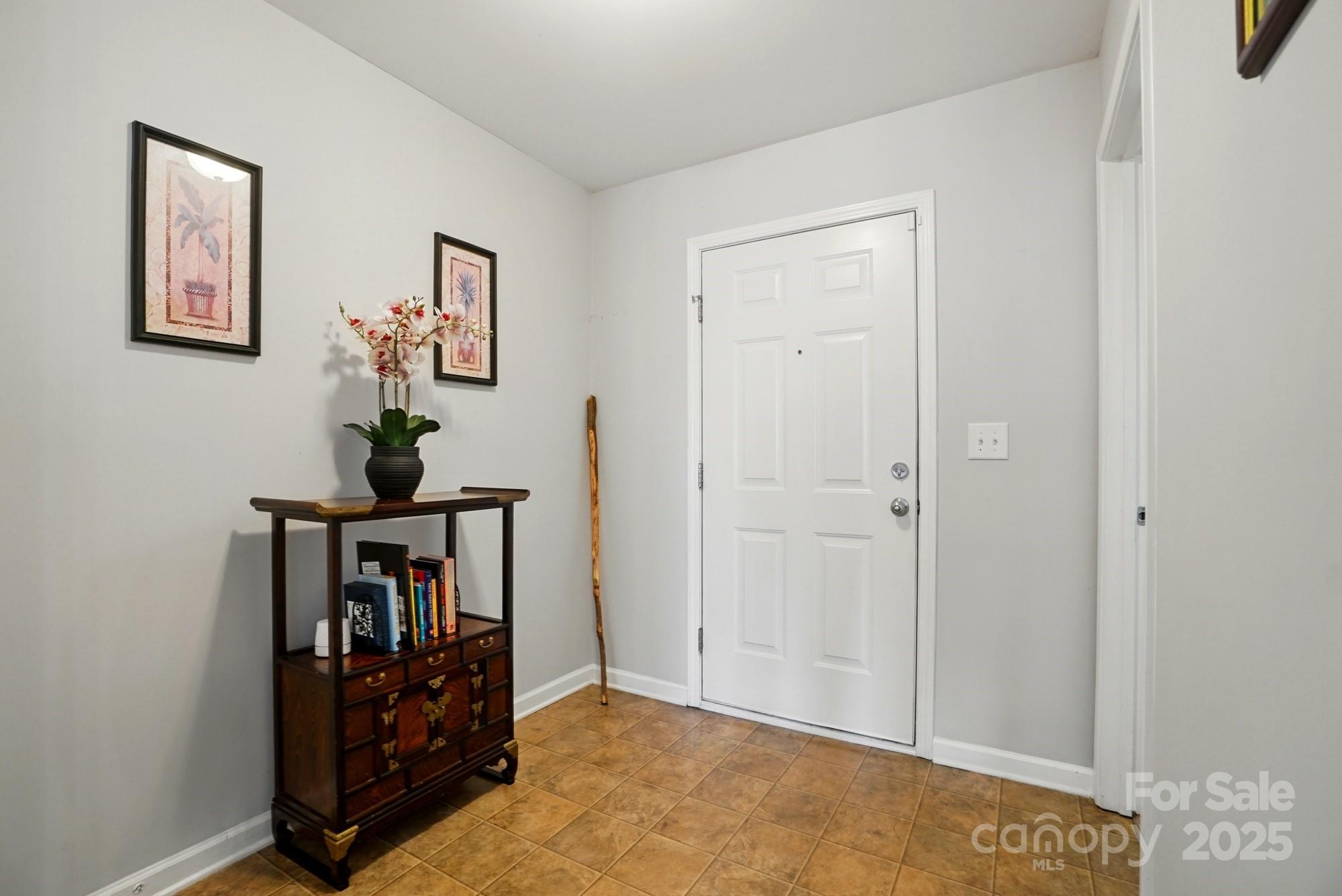 3272 Saddlebrook Drive Property Photo 5