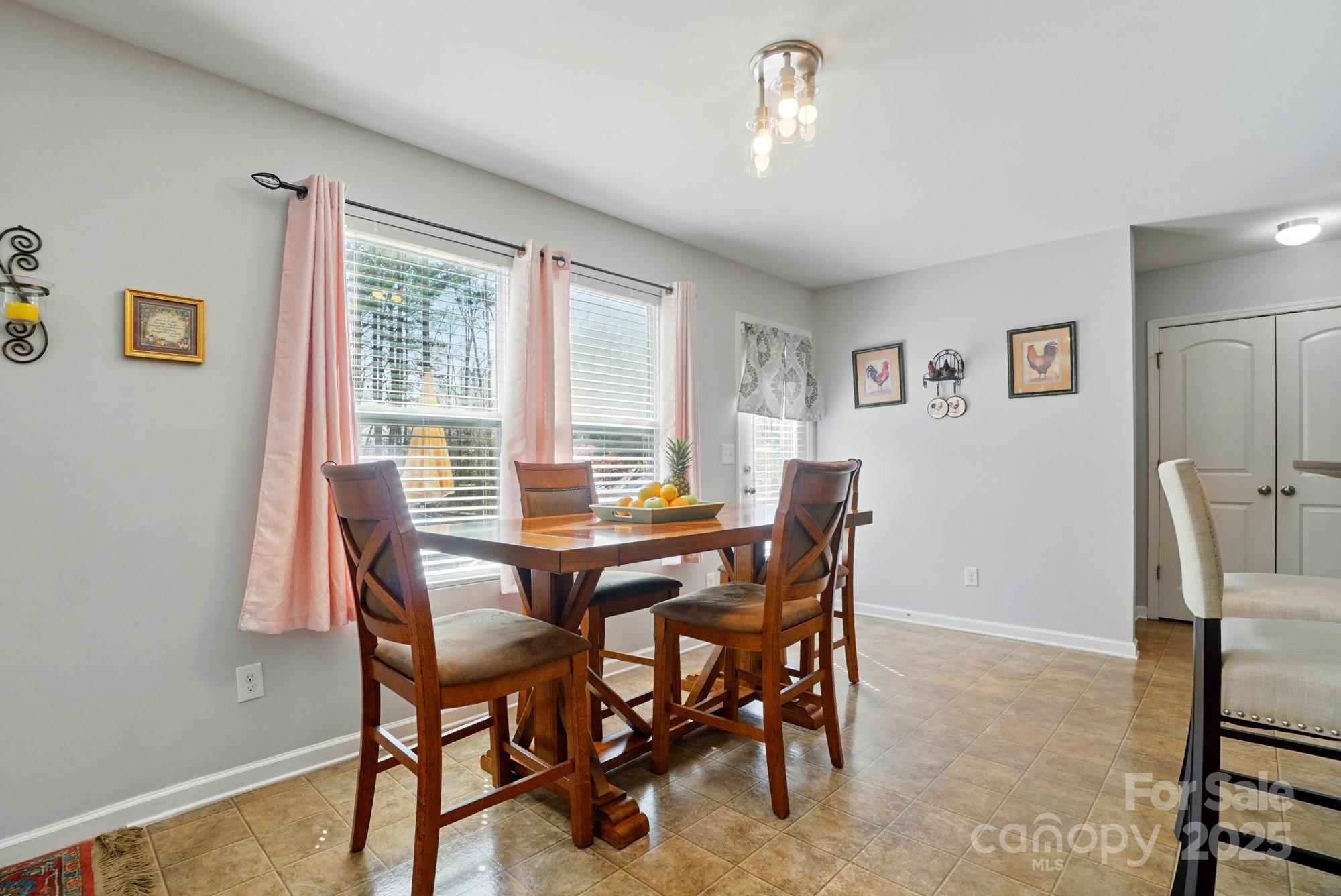 3272 Saddlebrook Drive Property Photo 13