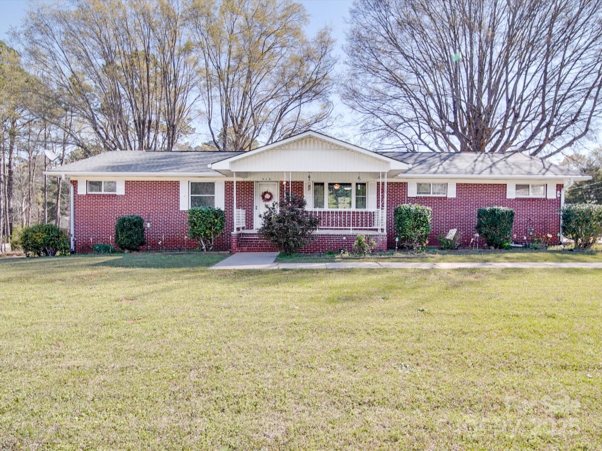 516 Lakeview Drive Property Photo