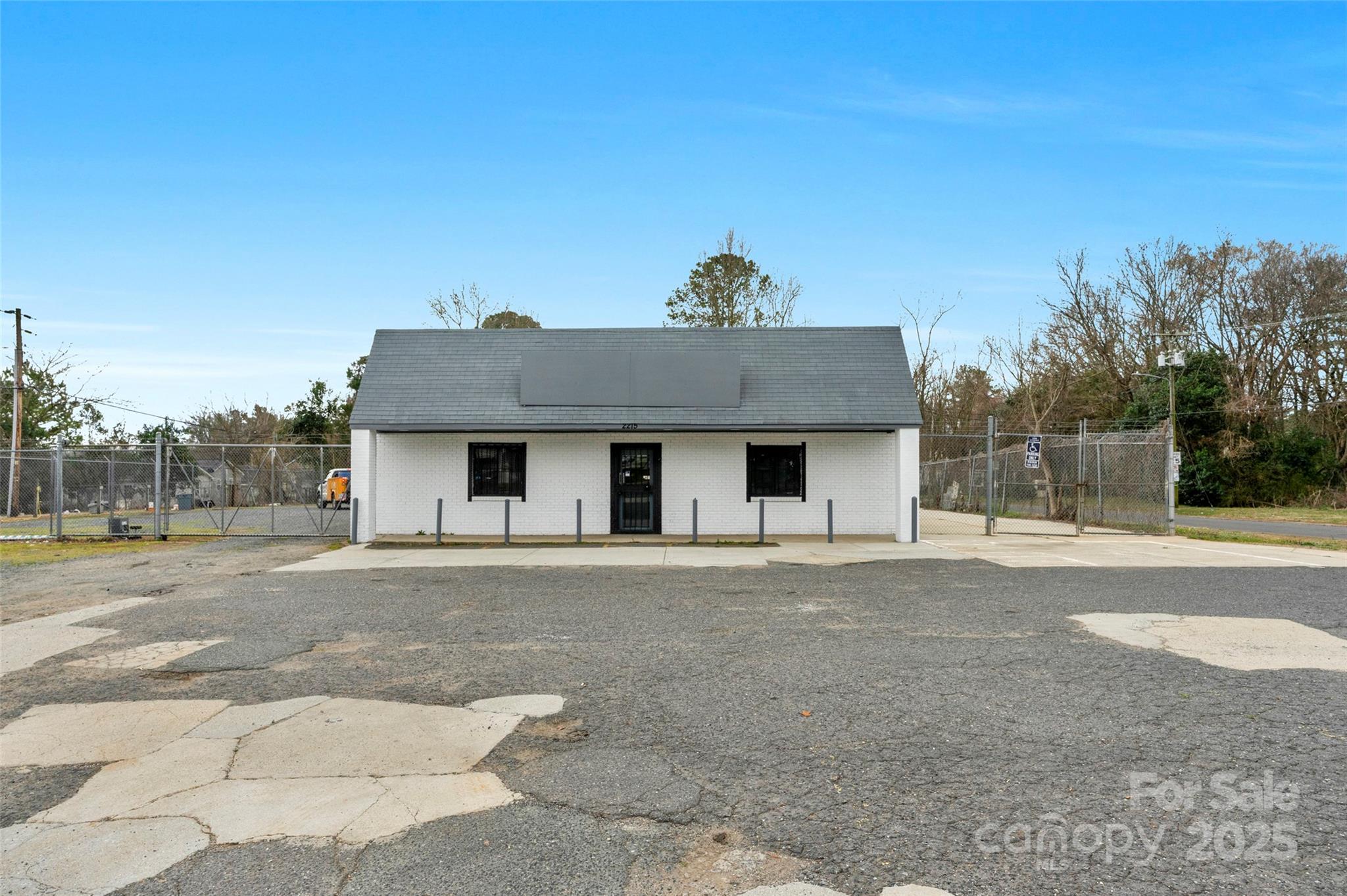2215 West Boulevard Property Photo 2