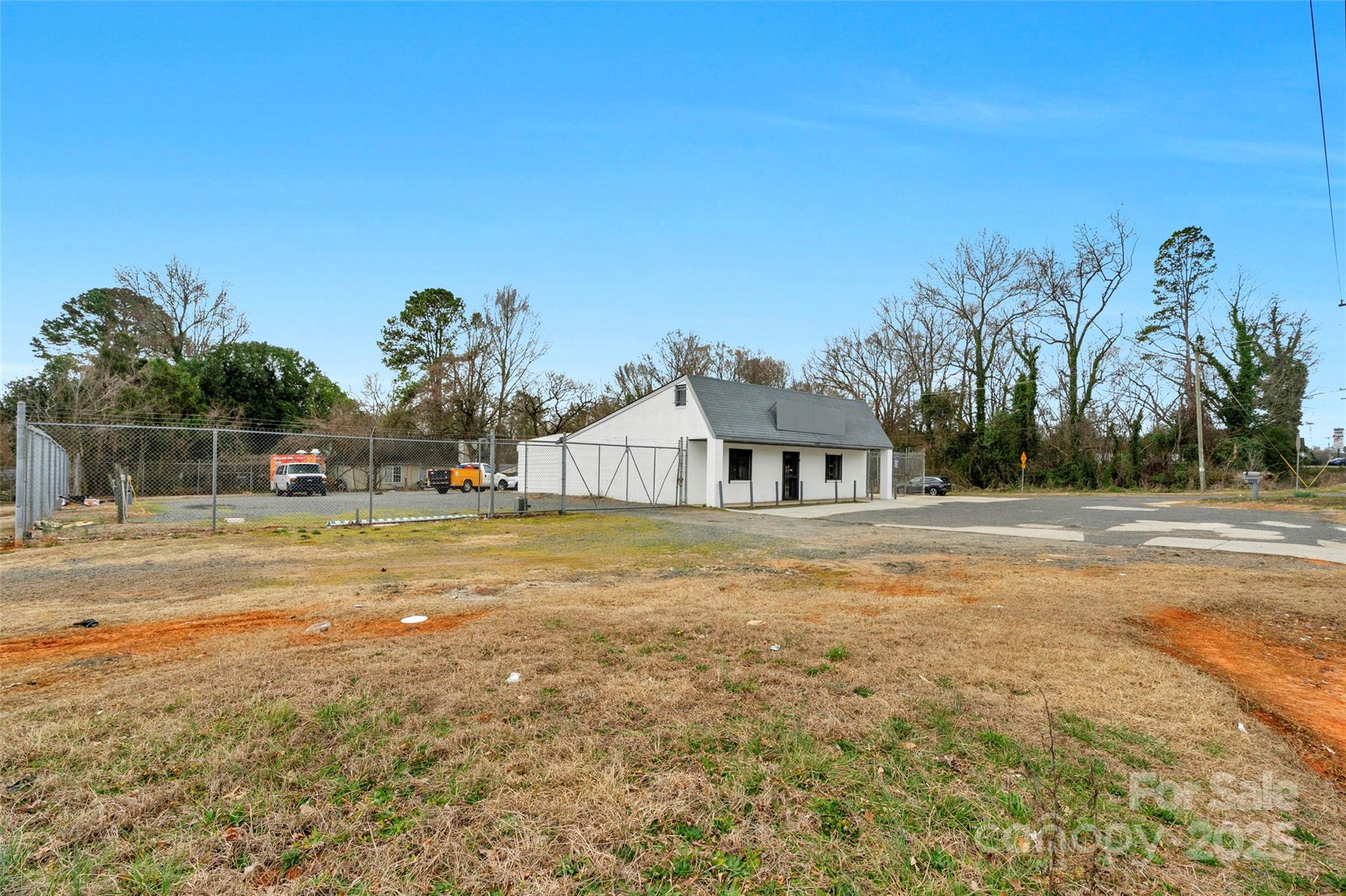 2215 West Boulevard Property Photo 3