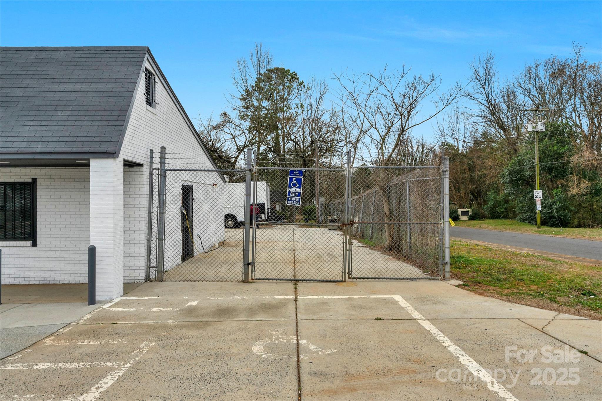 2215 West Boulevard Property Photo 5