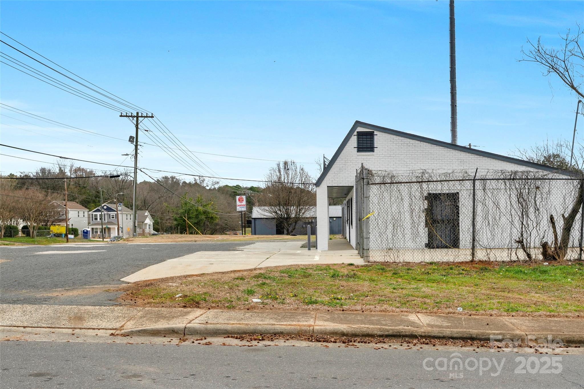 2215 West Boulevard Property Photo 6