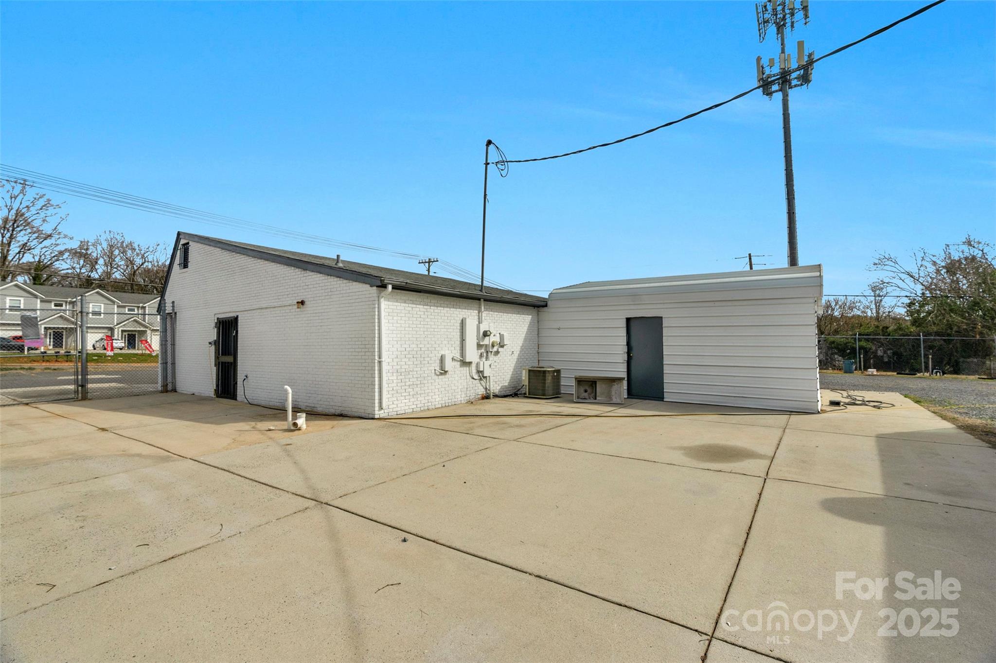 2215 West Boulevard Property Photo 10